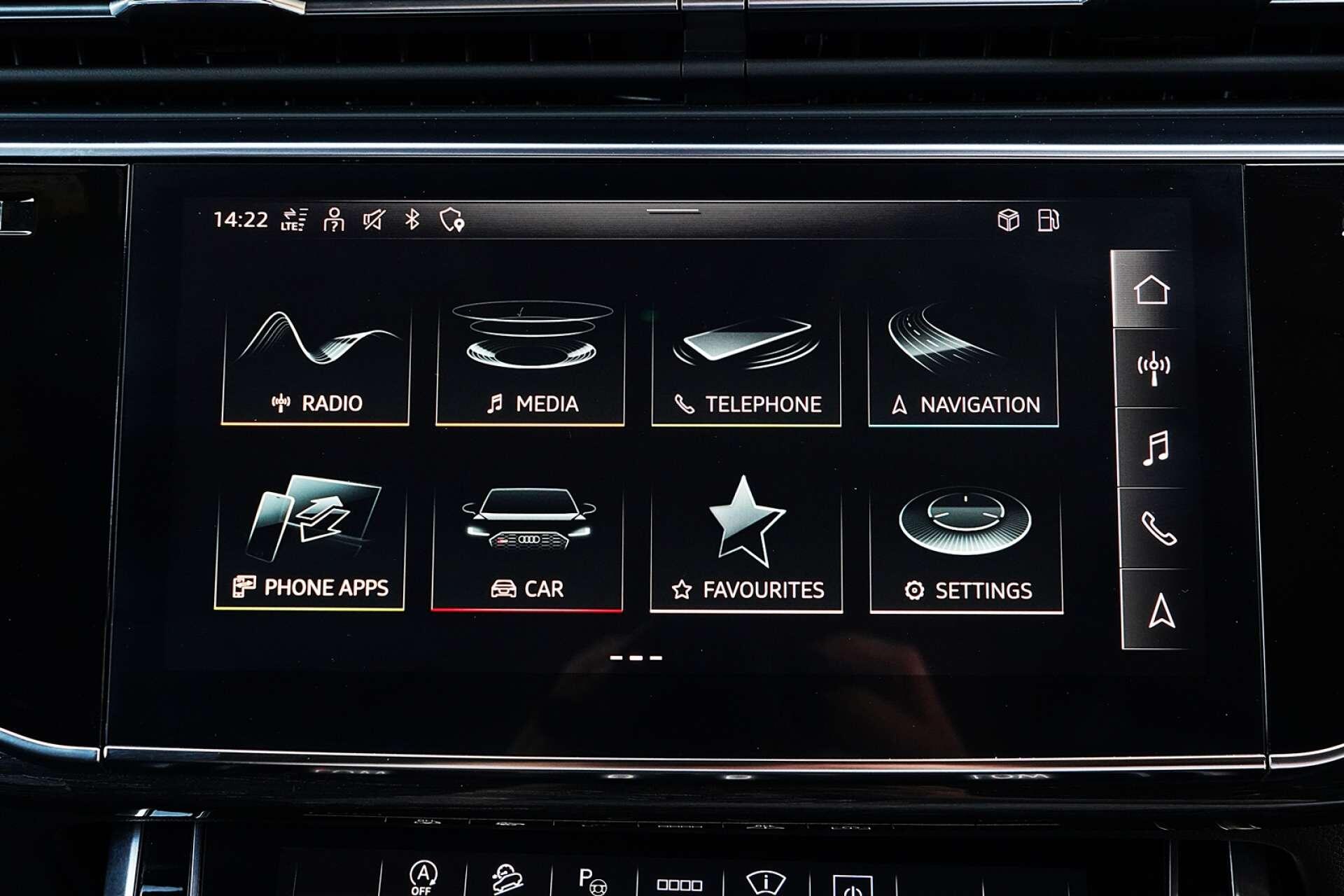 Audi RS Q8 view 25