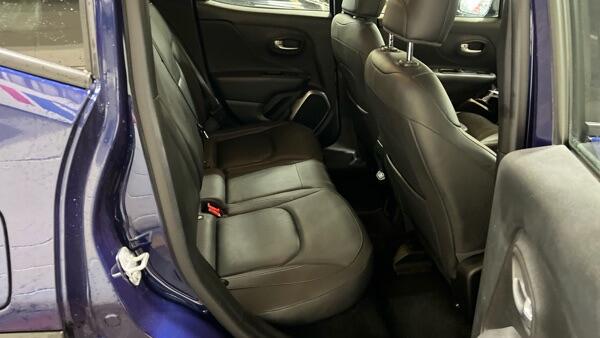 Jeep Renegade view 4