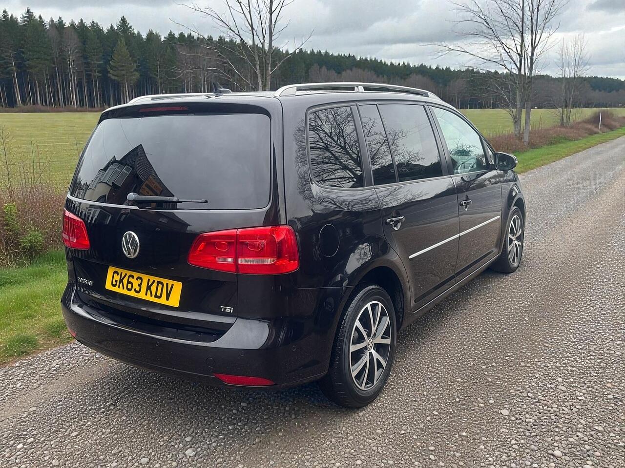 Volkswagen Touran view 3