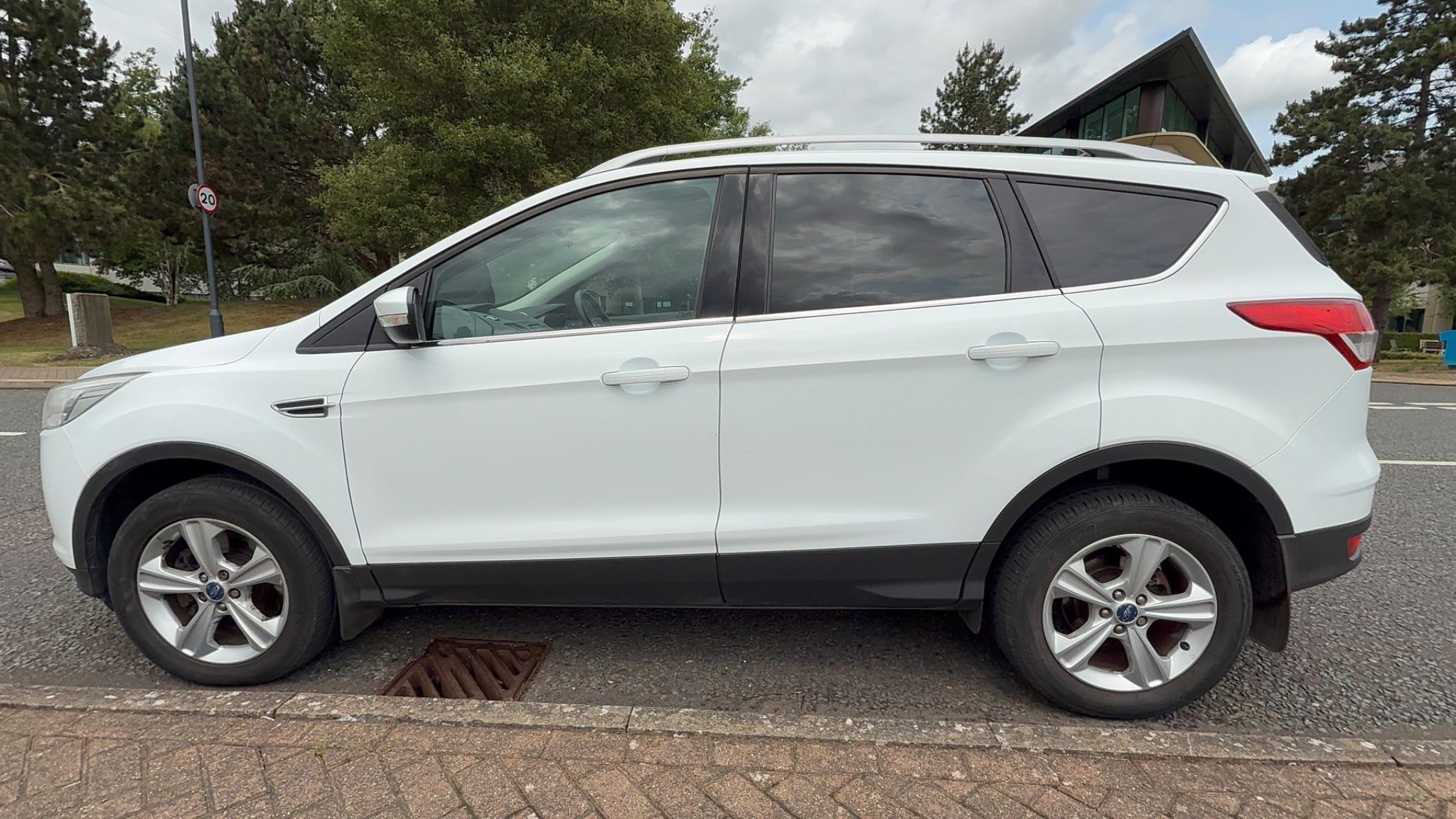 2014 Ford Kuga 2.0 TDCi Zetec AWD Euro 5 5dr • 87,800 miles image 8