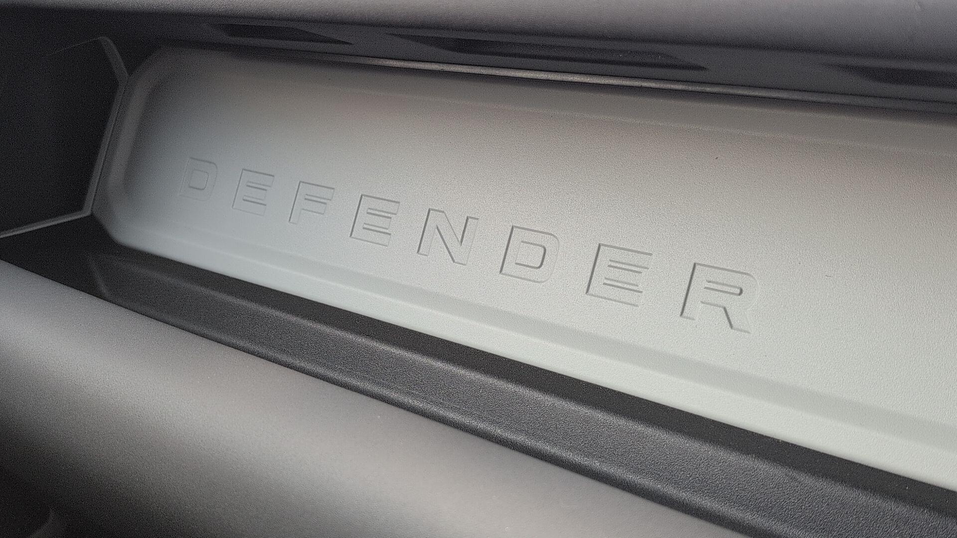 Land Rover Defender view 39