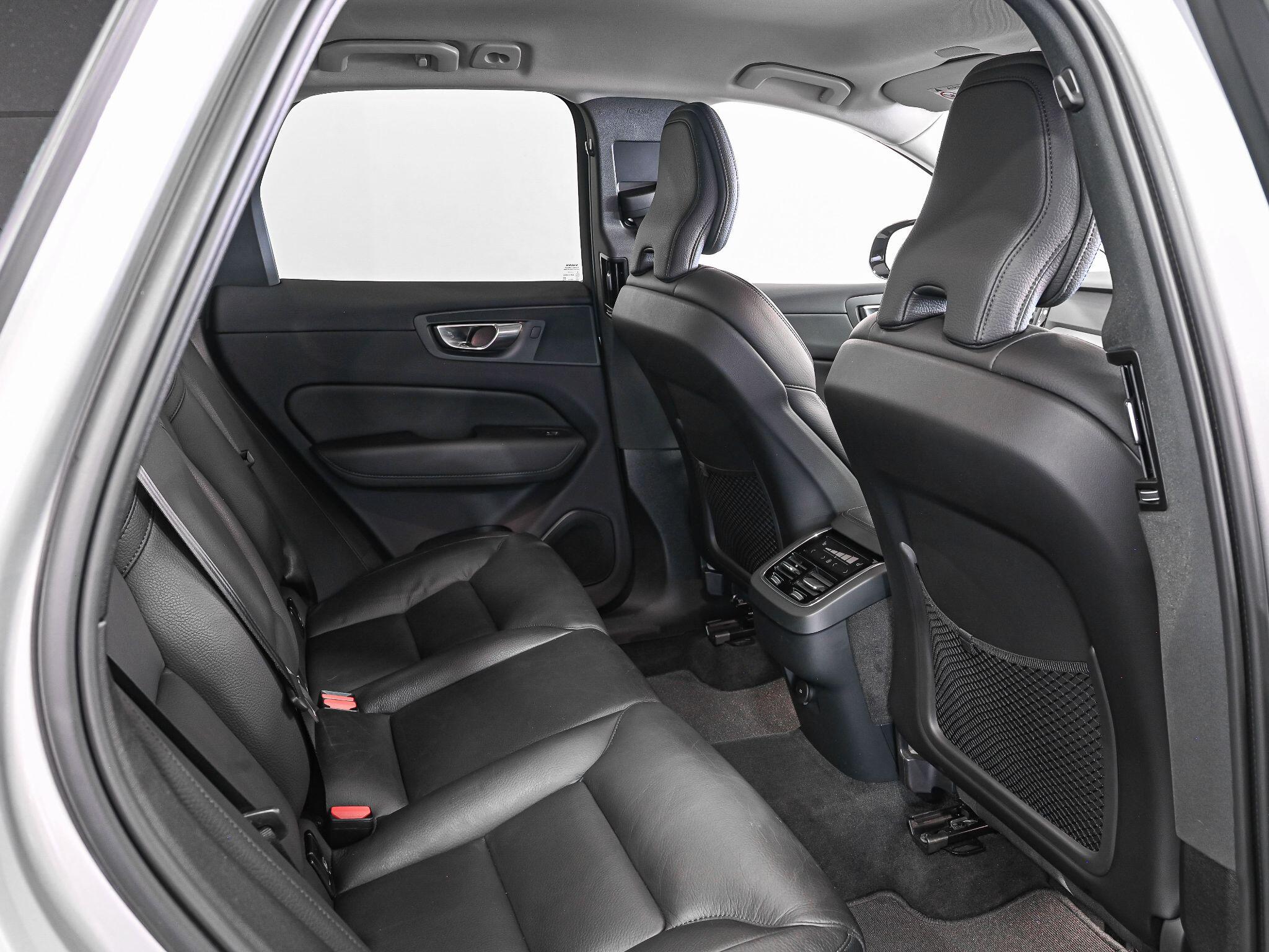Volvo XC60 view 23