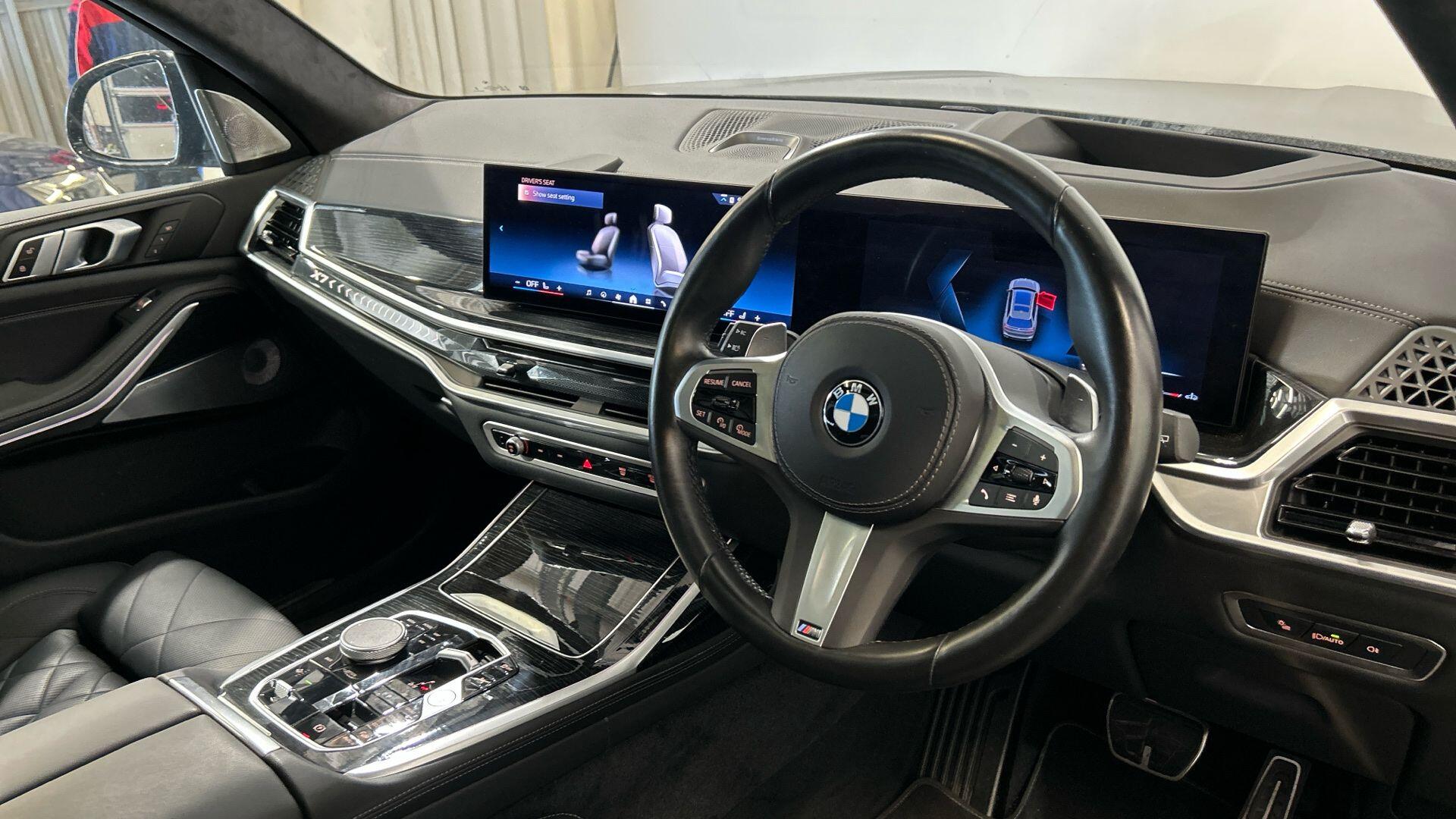 BMW X7 view 6
