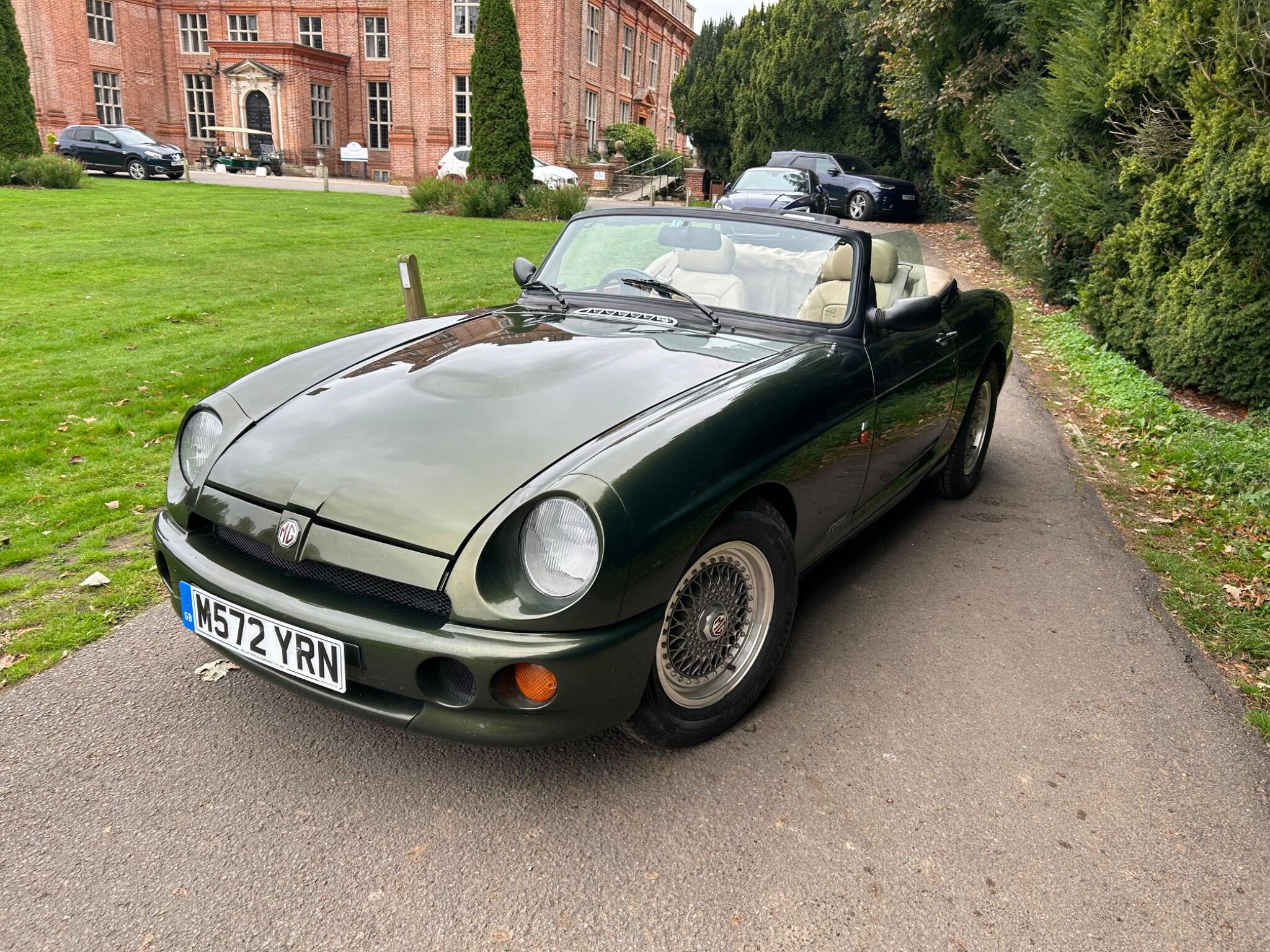 MG RV8