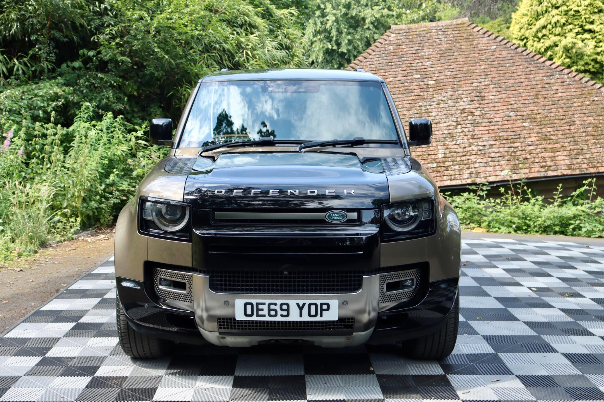 Land Rover Defender view 12