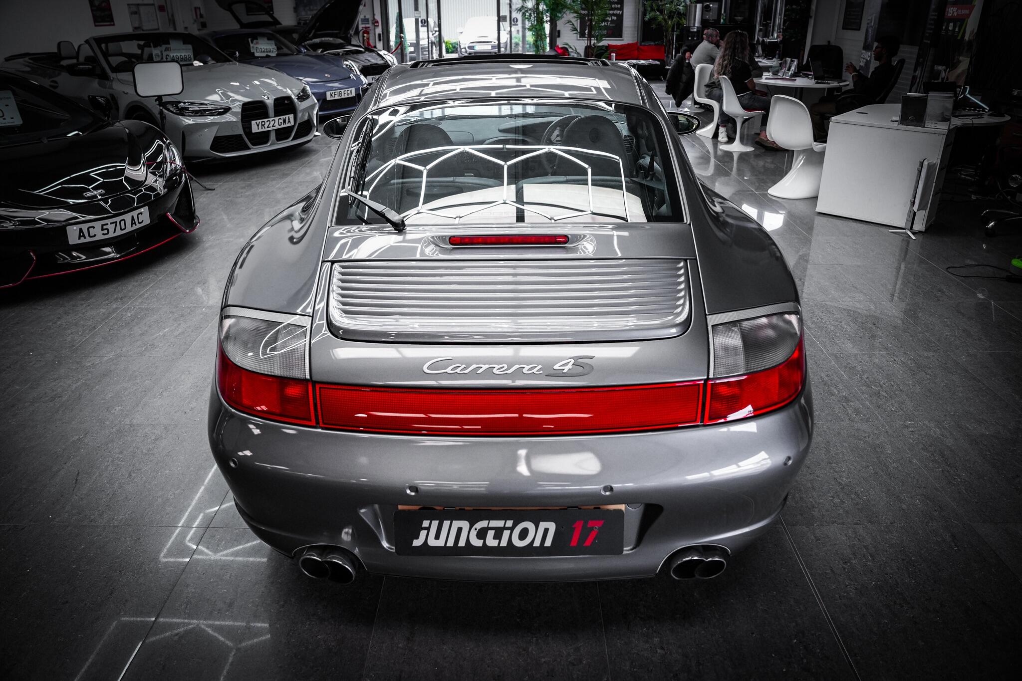 Porsche 911 view 37