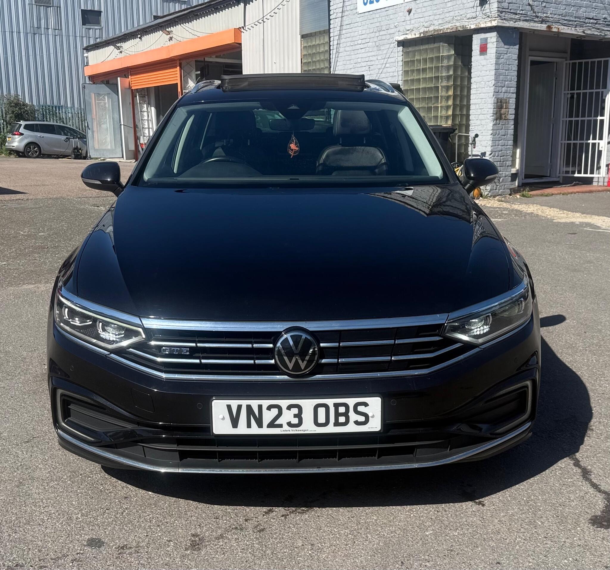 Volkswagen Passat view 2