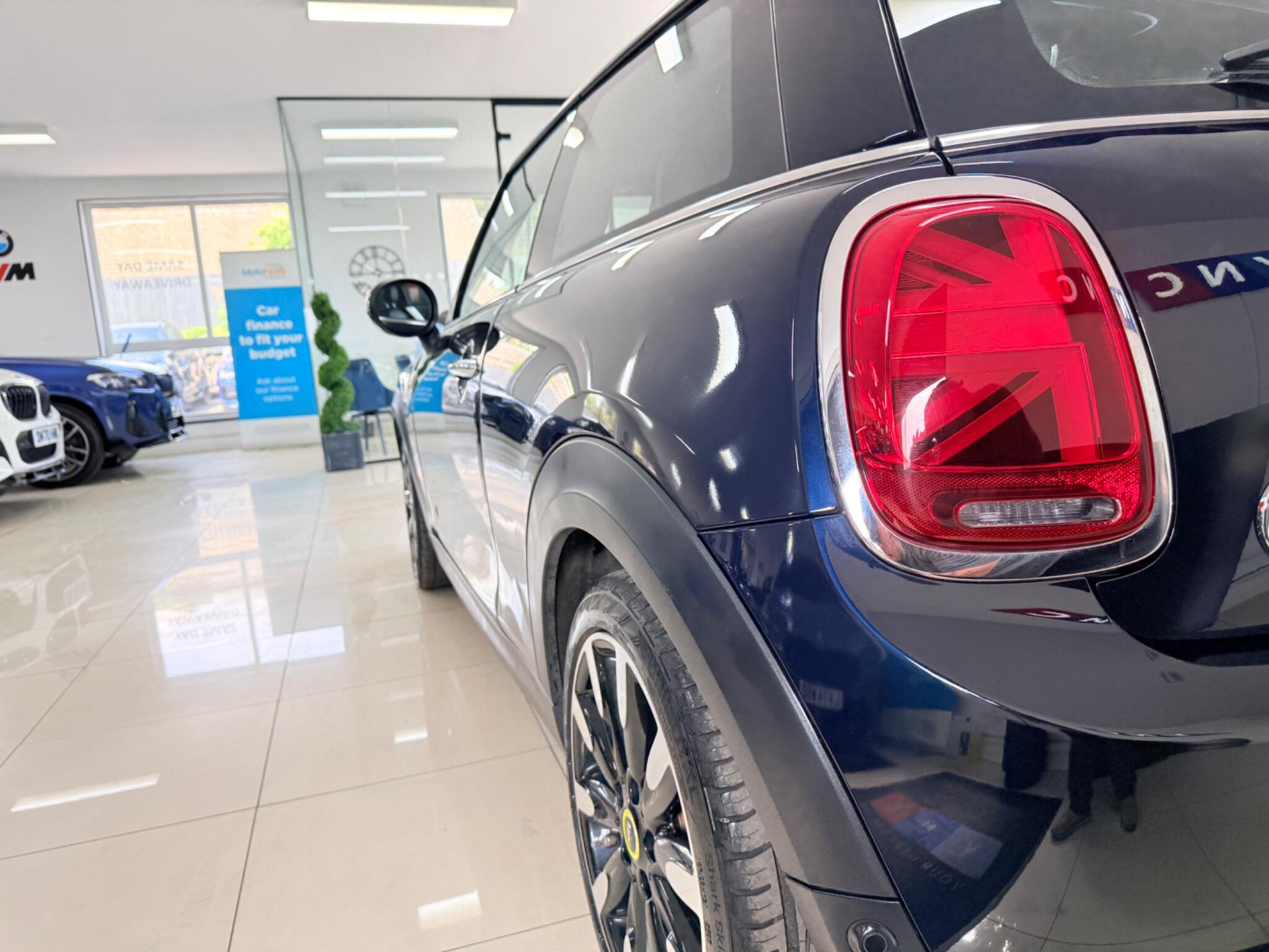 MINI Hatch view 35