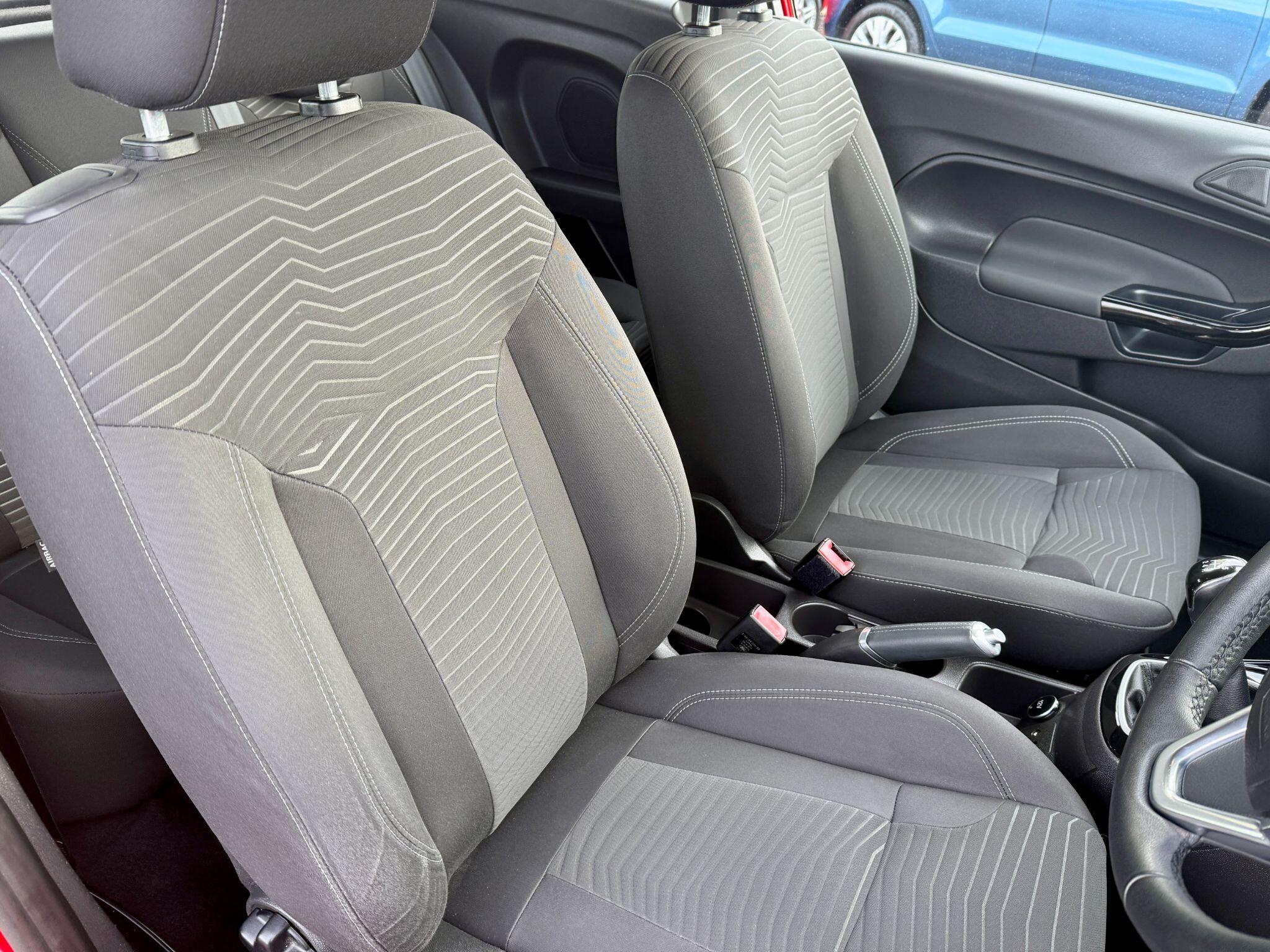 2014 Ford Fiesta image 16