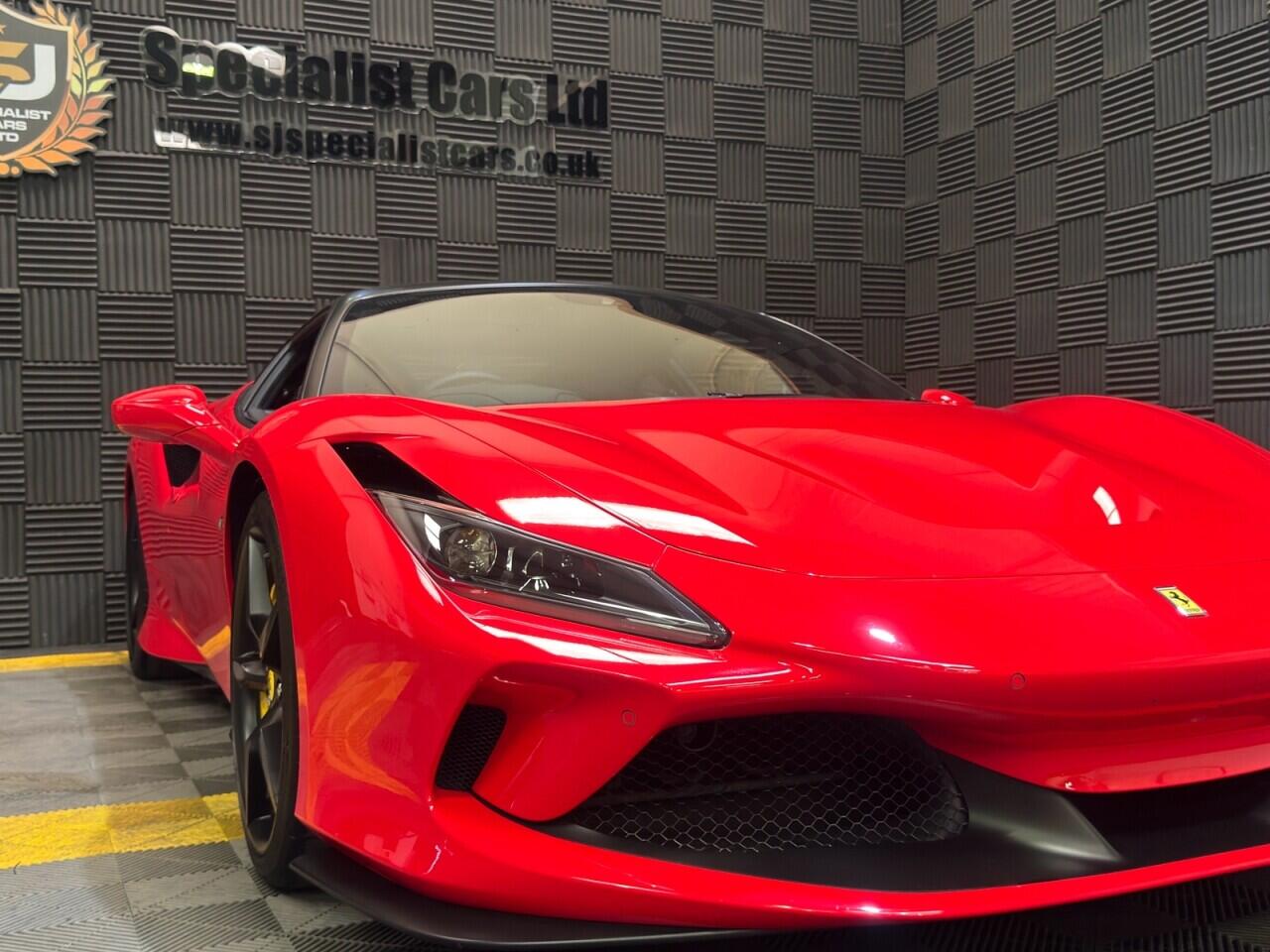 Ferrari F8 Tributo view 32