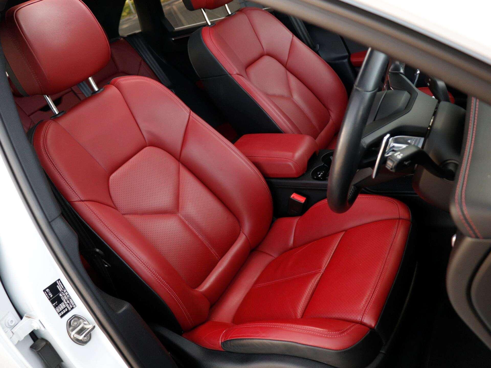 Porsche Macan view 21