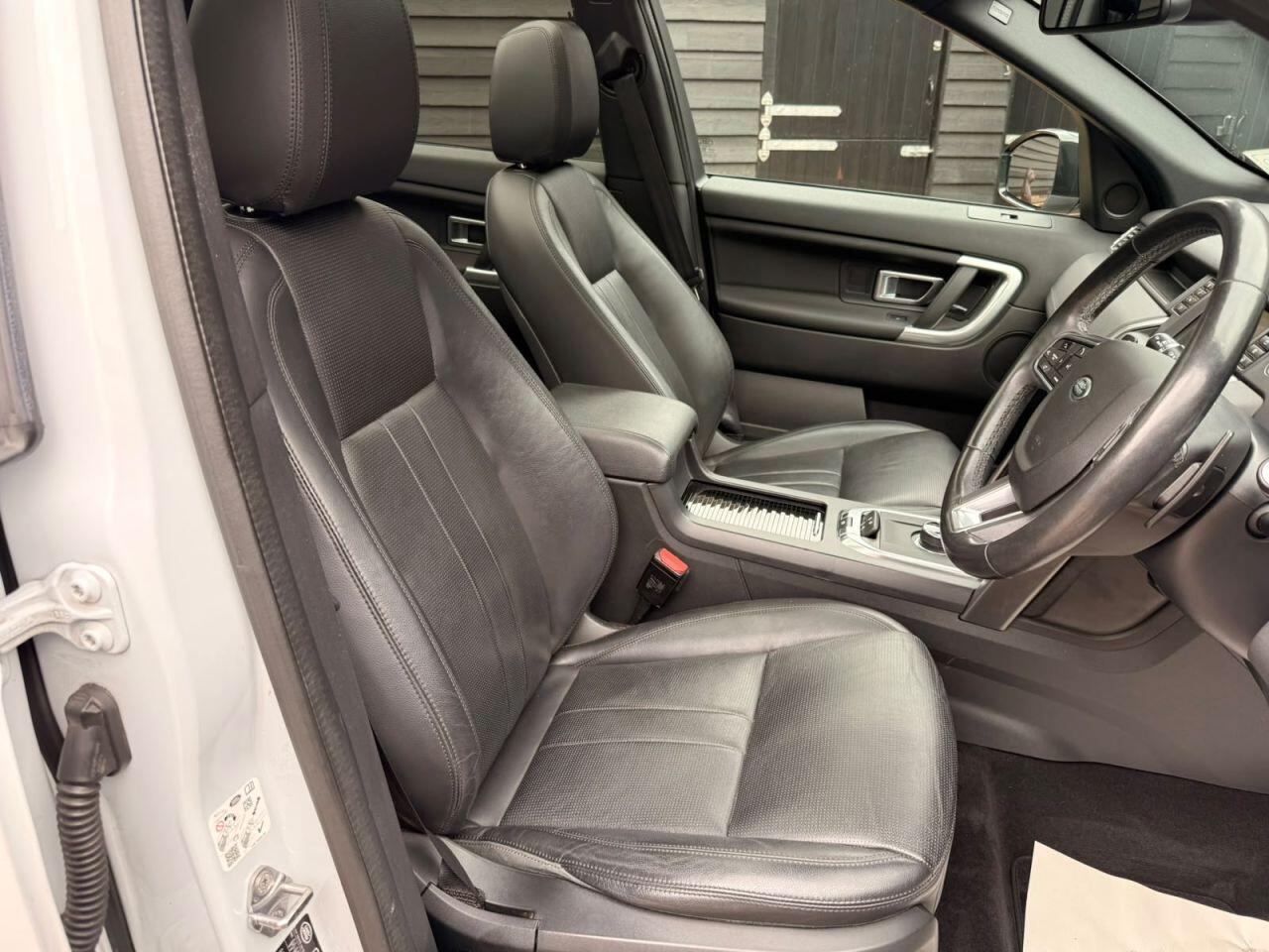 Land Rover Discovery Sport view 7