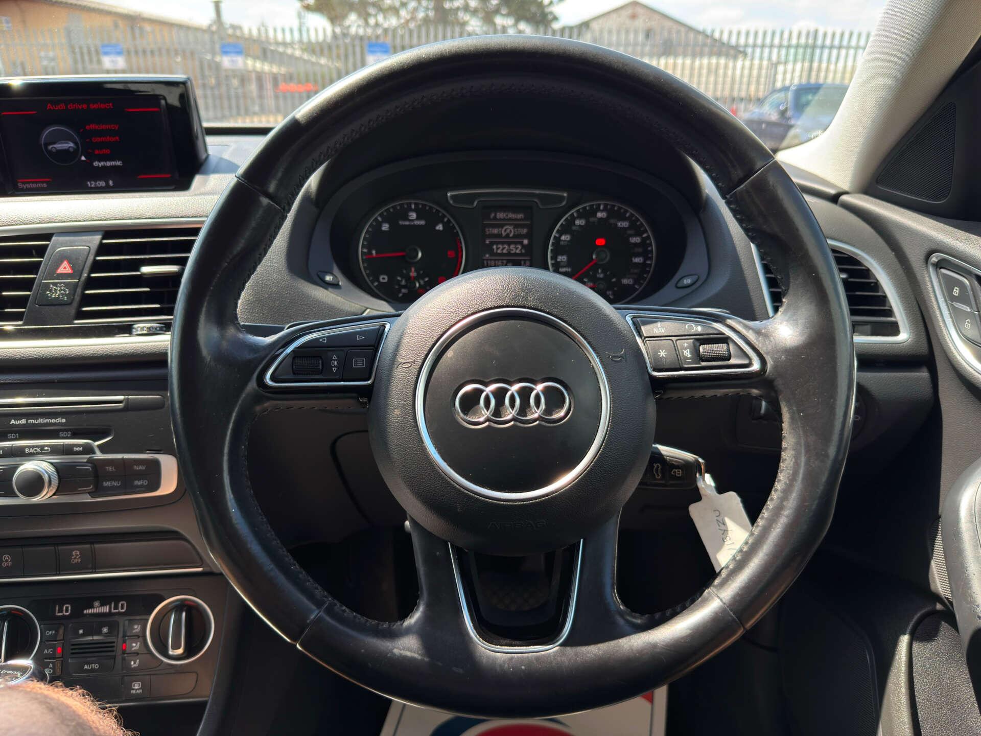 Audi Q3 view 51