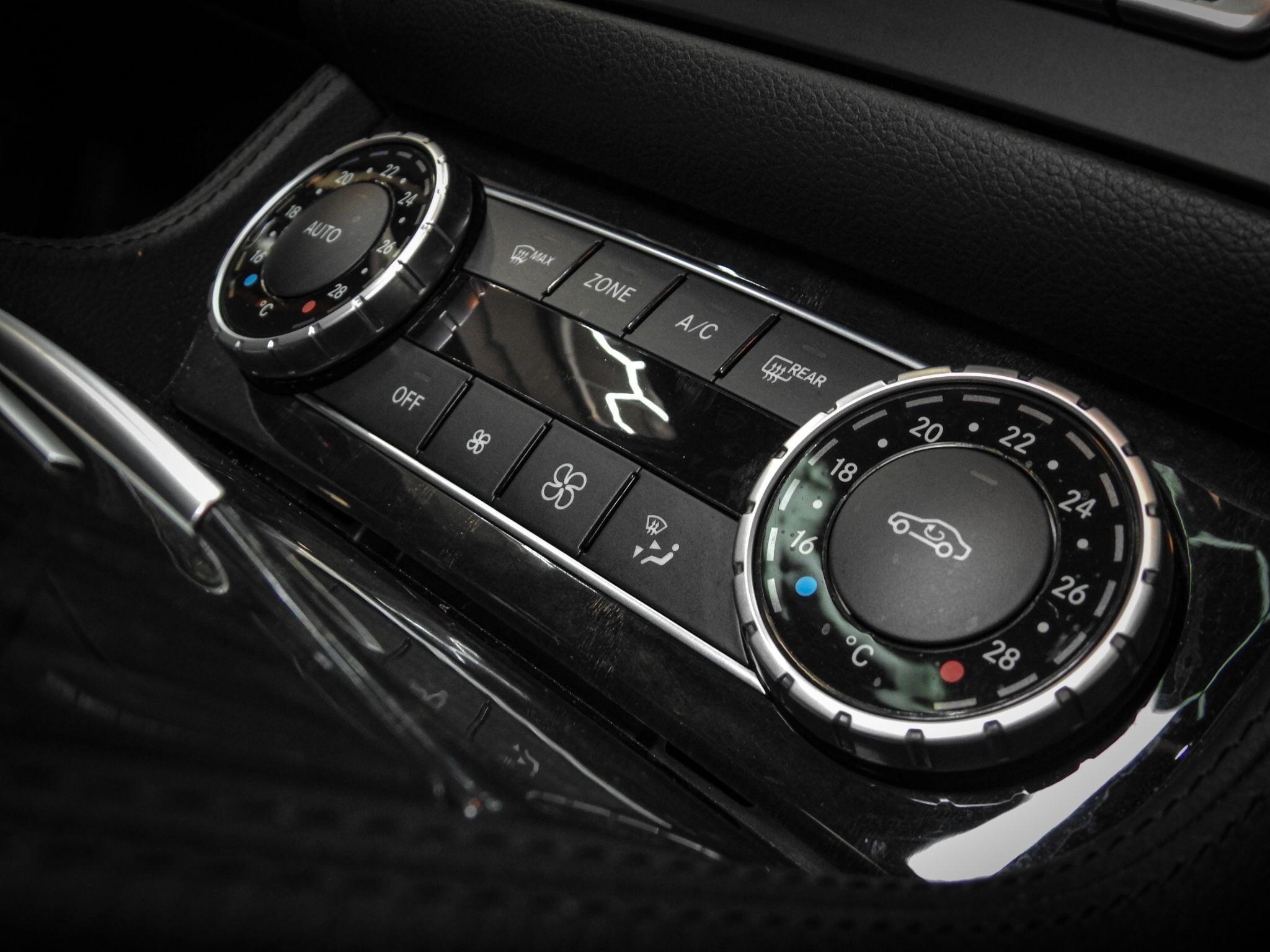 Mercedes-Benz CLS view 35