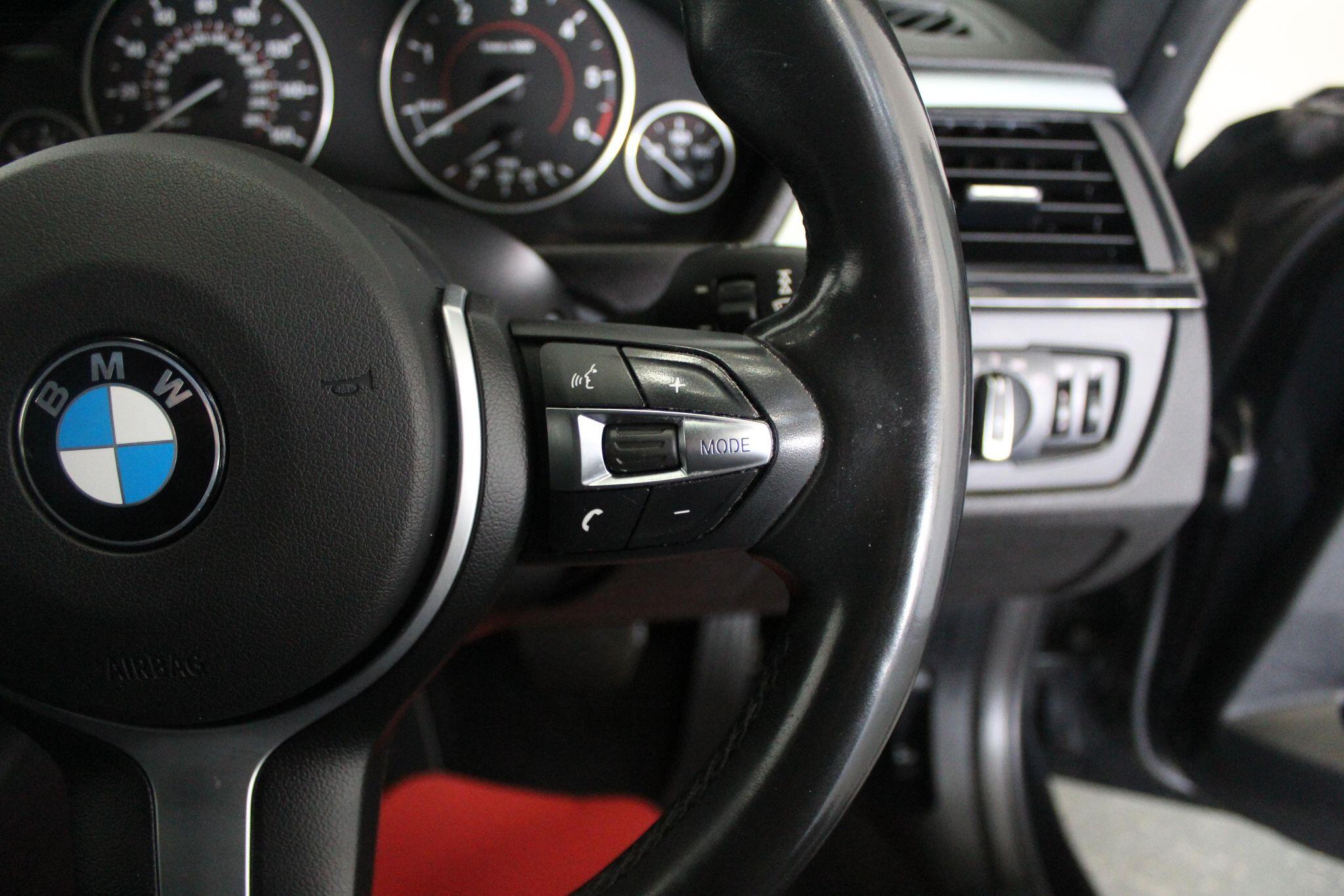 BMW 3 Series view 44