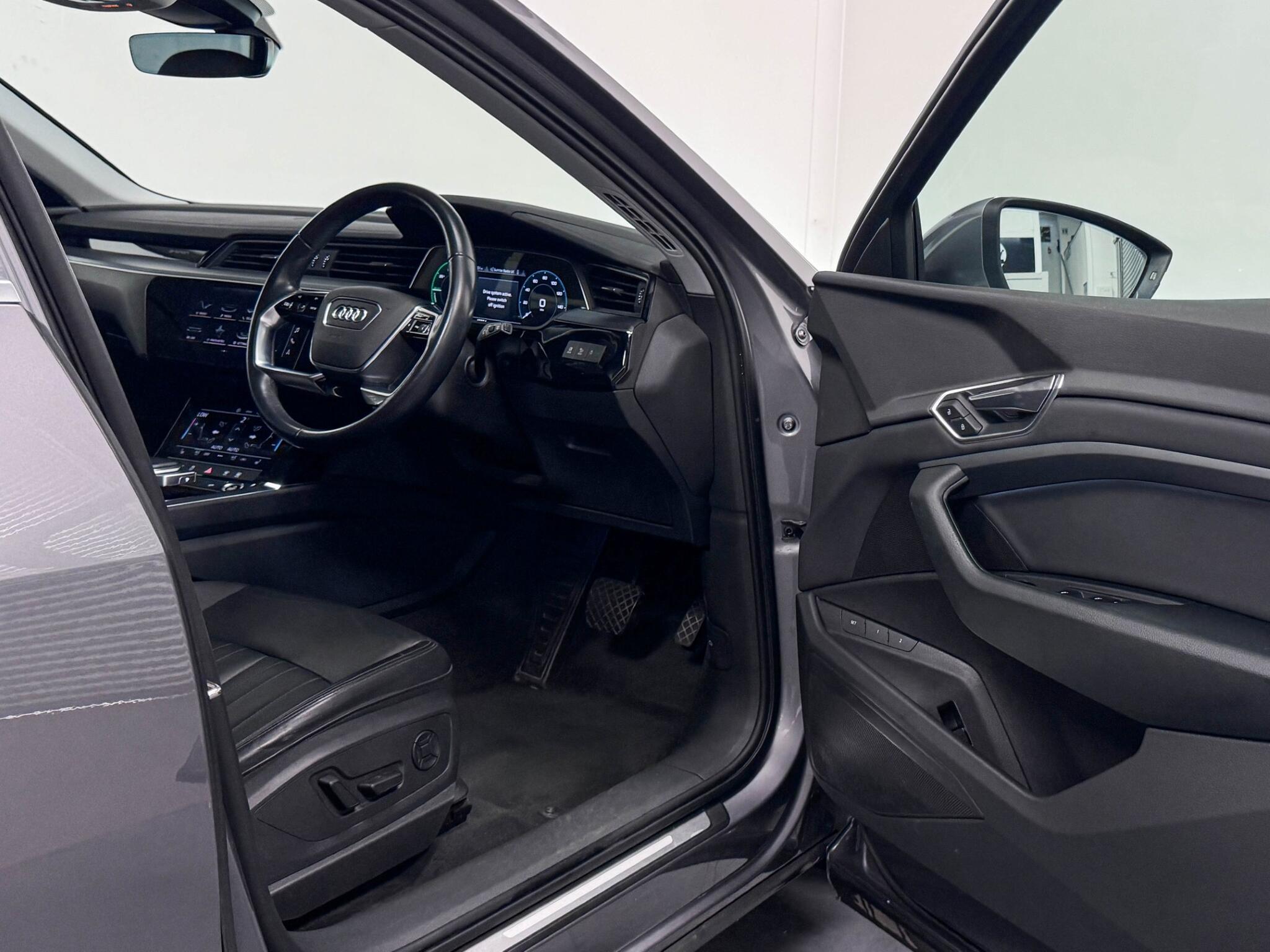 Audi E-Tron view 33
