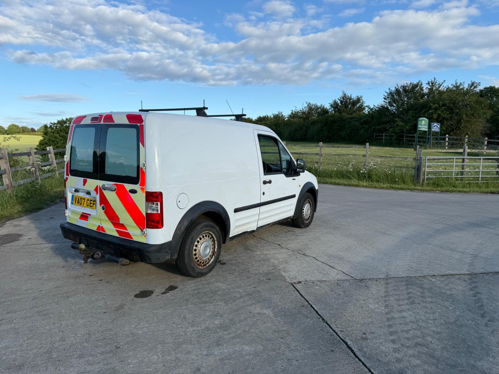 Ford Transit Connect 1.8 TDCi T200 LX L1 H1 4dr — photo 30 of 86