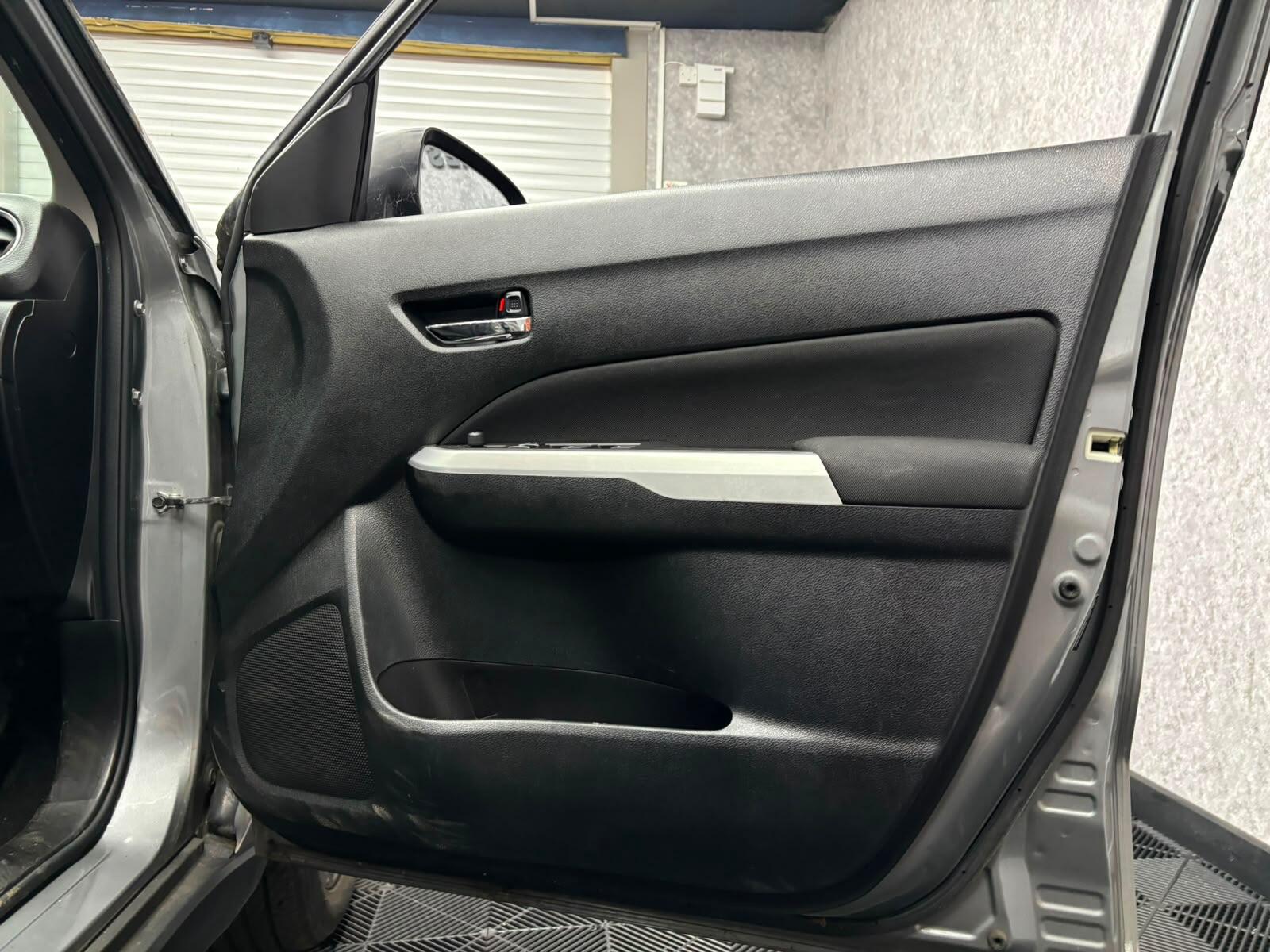 Suzuki Vitara view 15