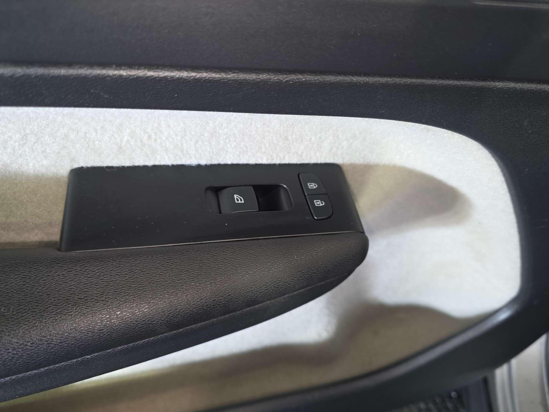 Volvo XC40 view 64