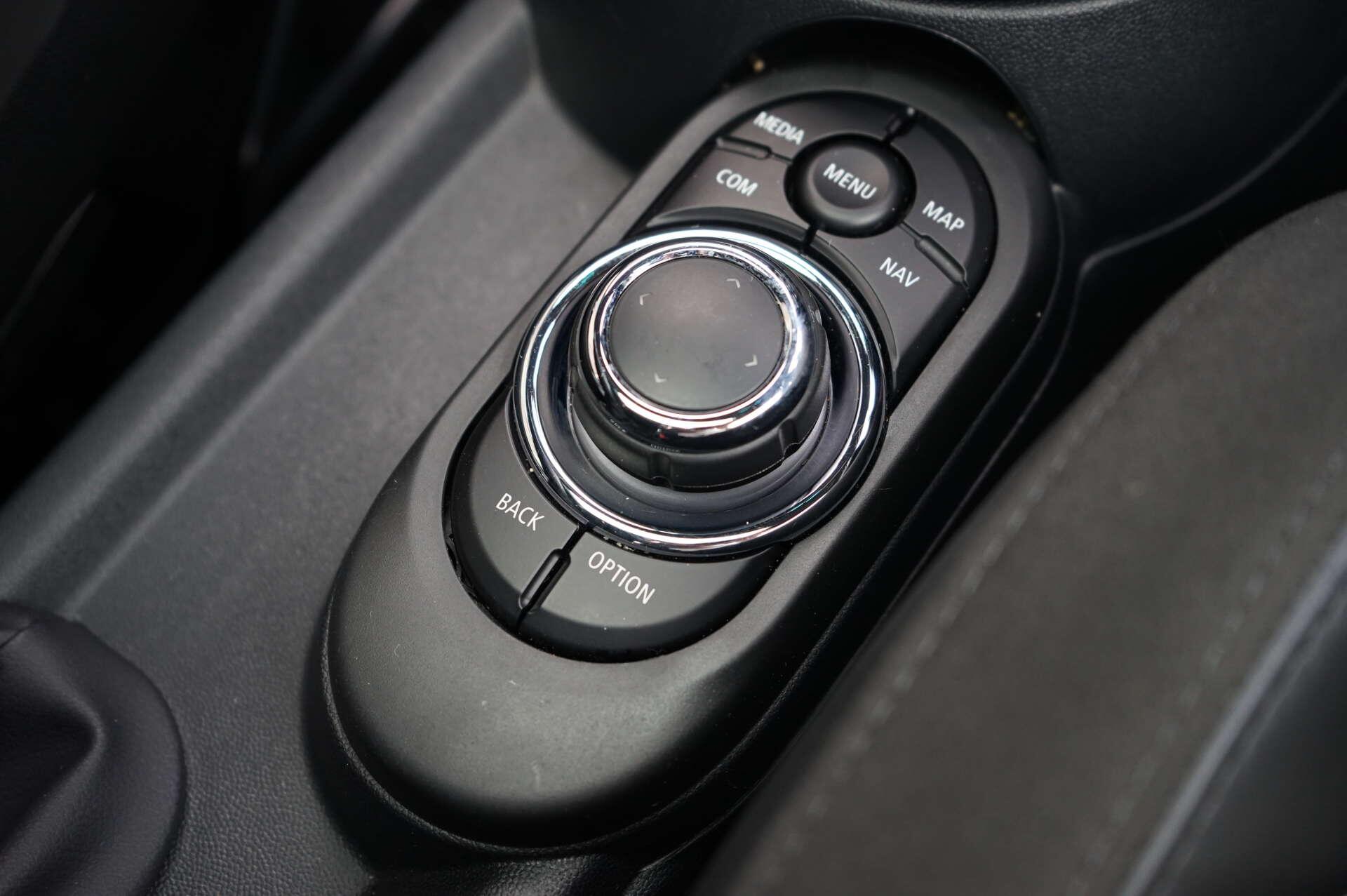 Mini Hatch view 30