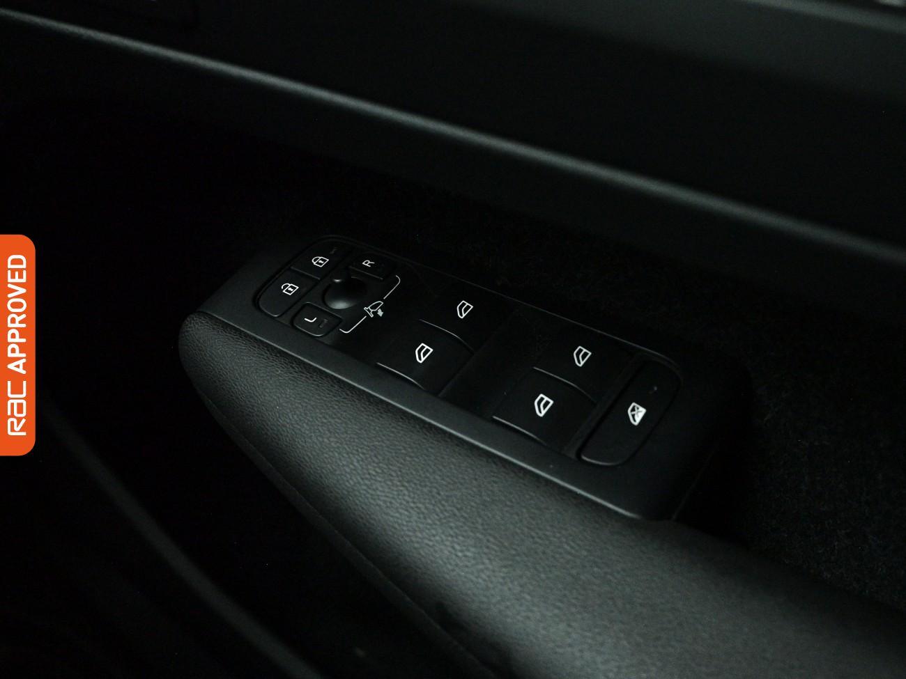 Volvo XC40 view 25