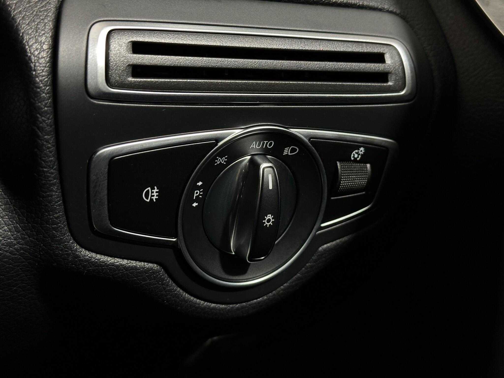 Mercedes-Benz C-Class view 18
