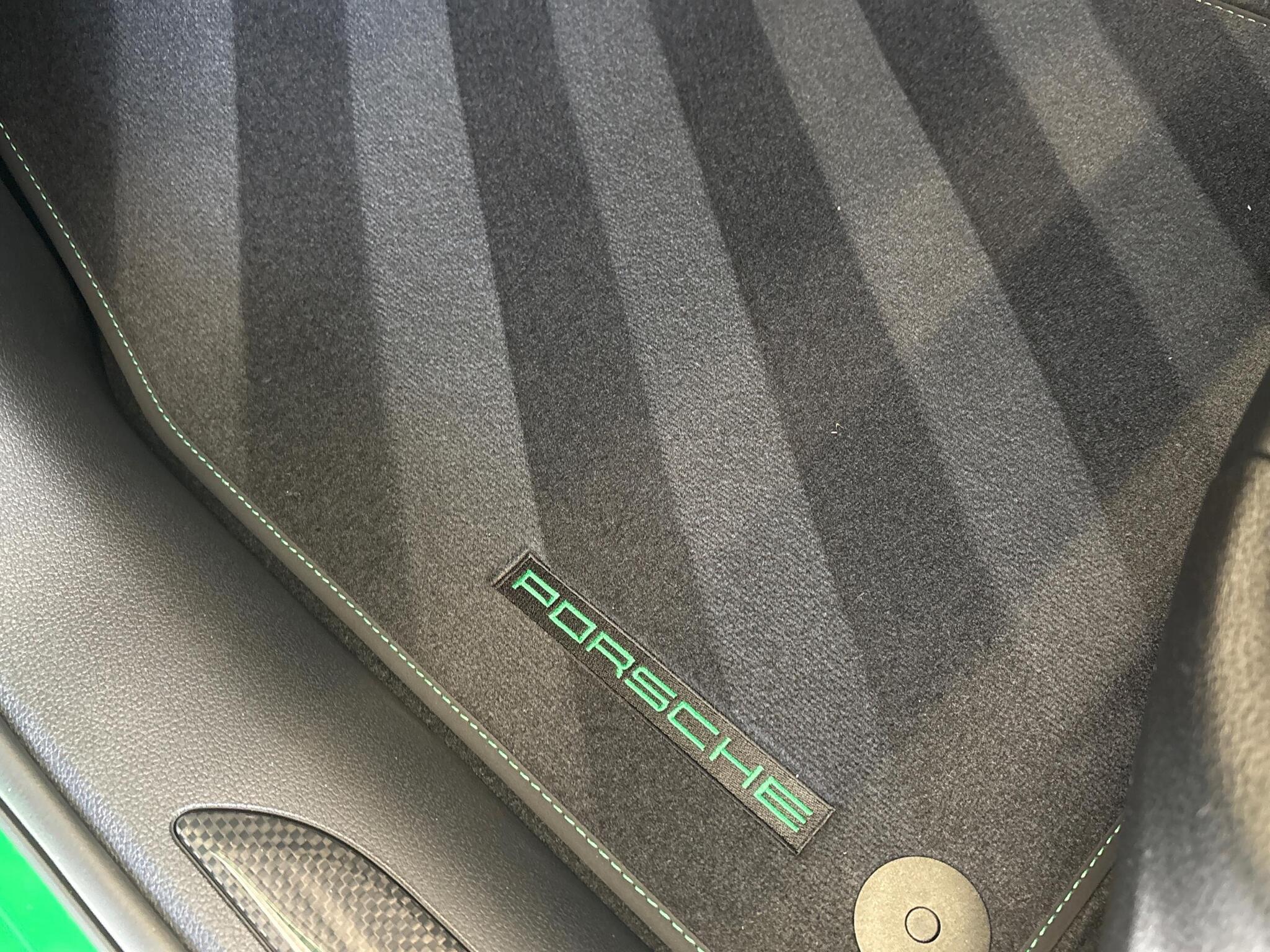 Porsche Macan view 33