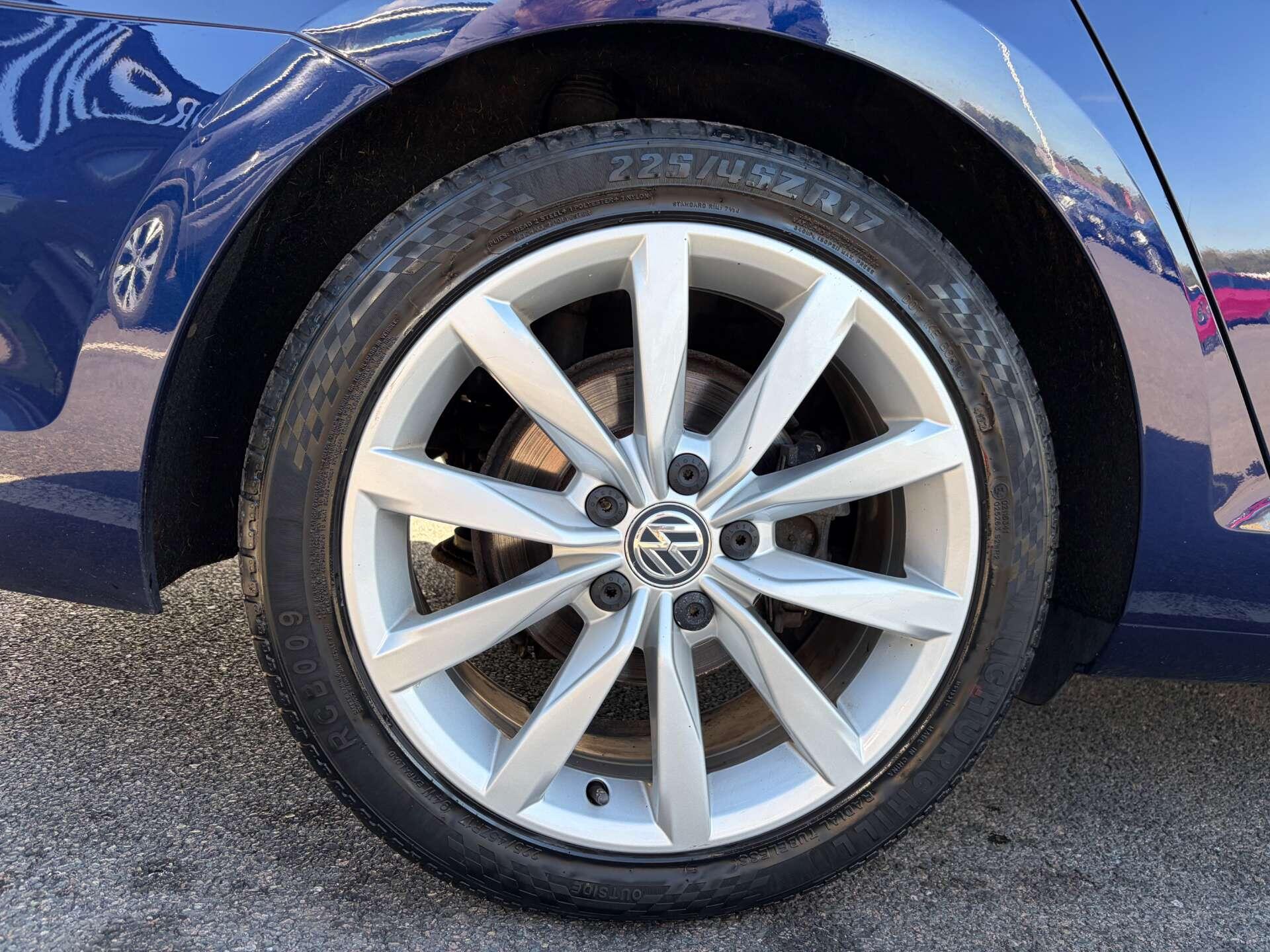 Volkswagen Golf view 9