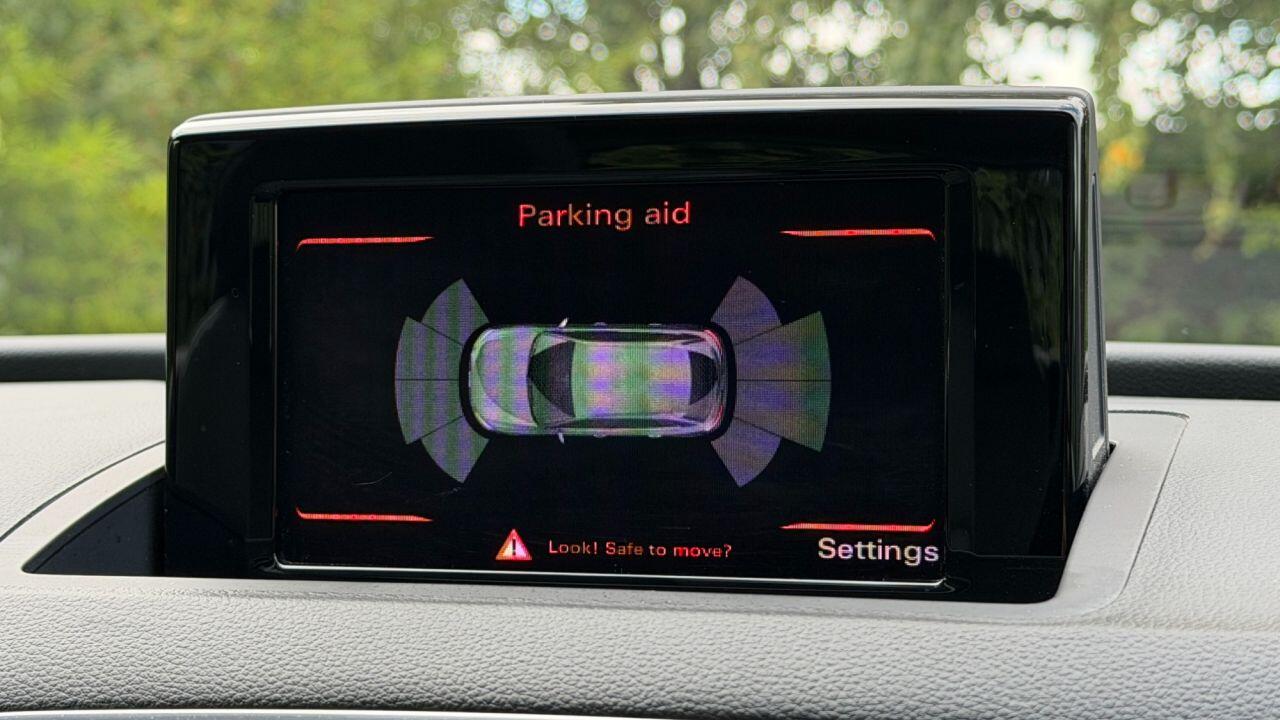 Audi Q3 view 19