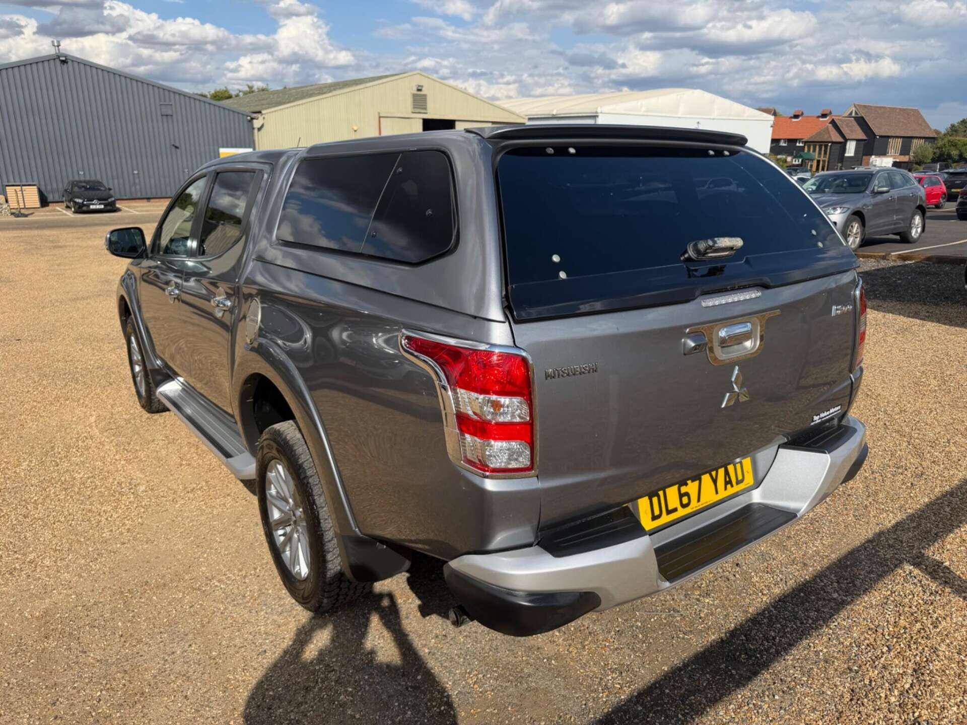 Mitsubishi L200 view 5