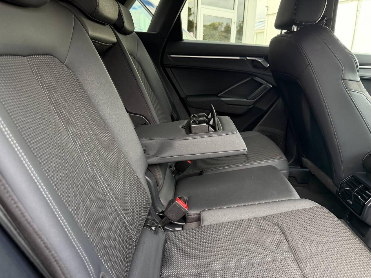 Audi Q3 view 19