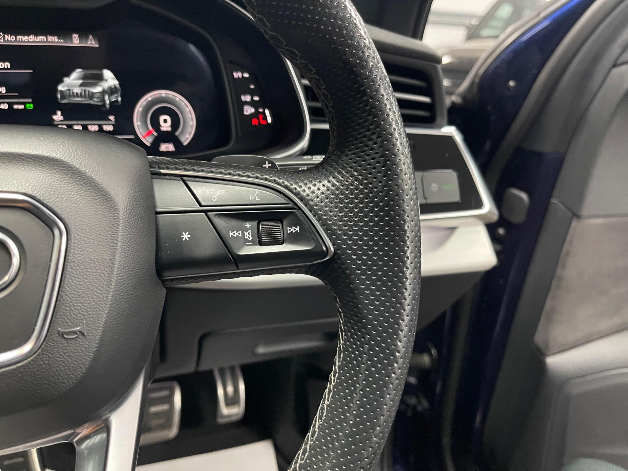 Audi Q7 view 37