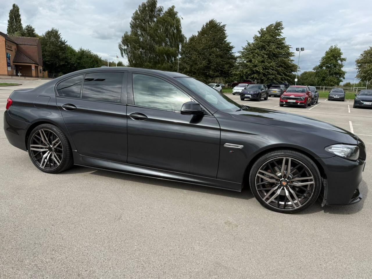 BMW 5 Series view 10
