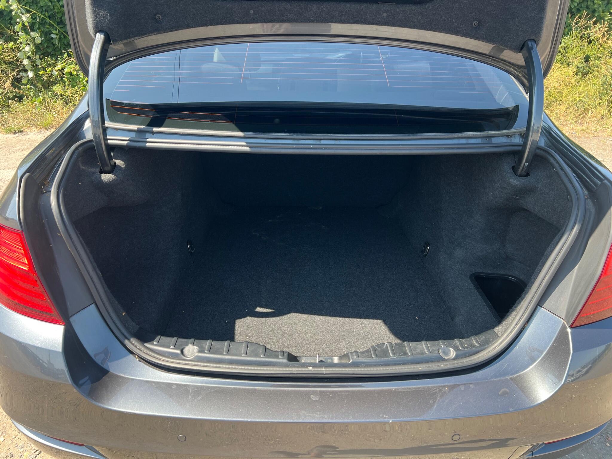 BMW 5 Series view 40