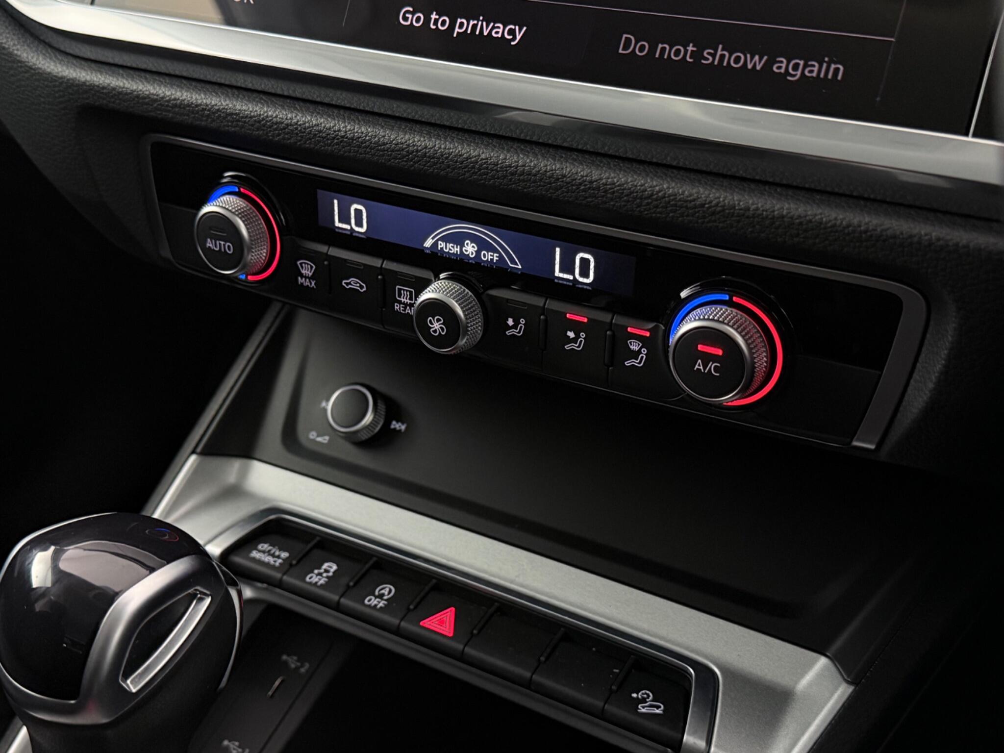 Audi Q3 view 20