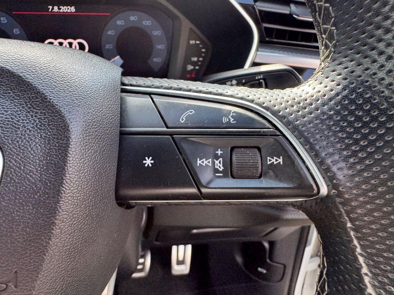 Audi Q3 view 22