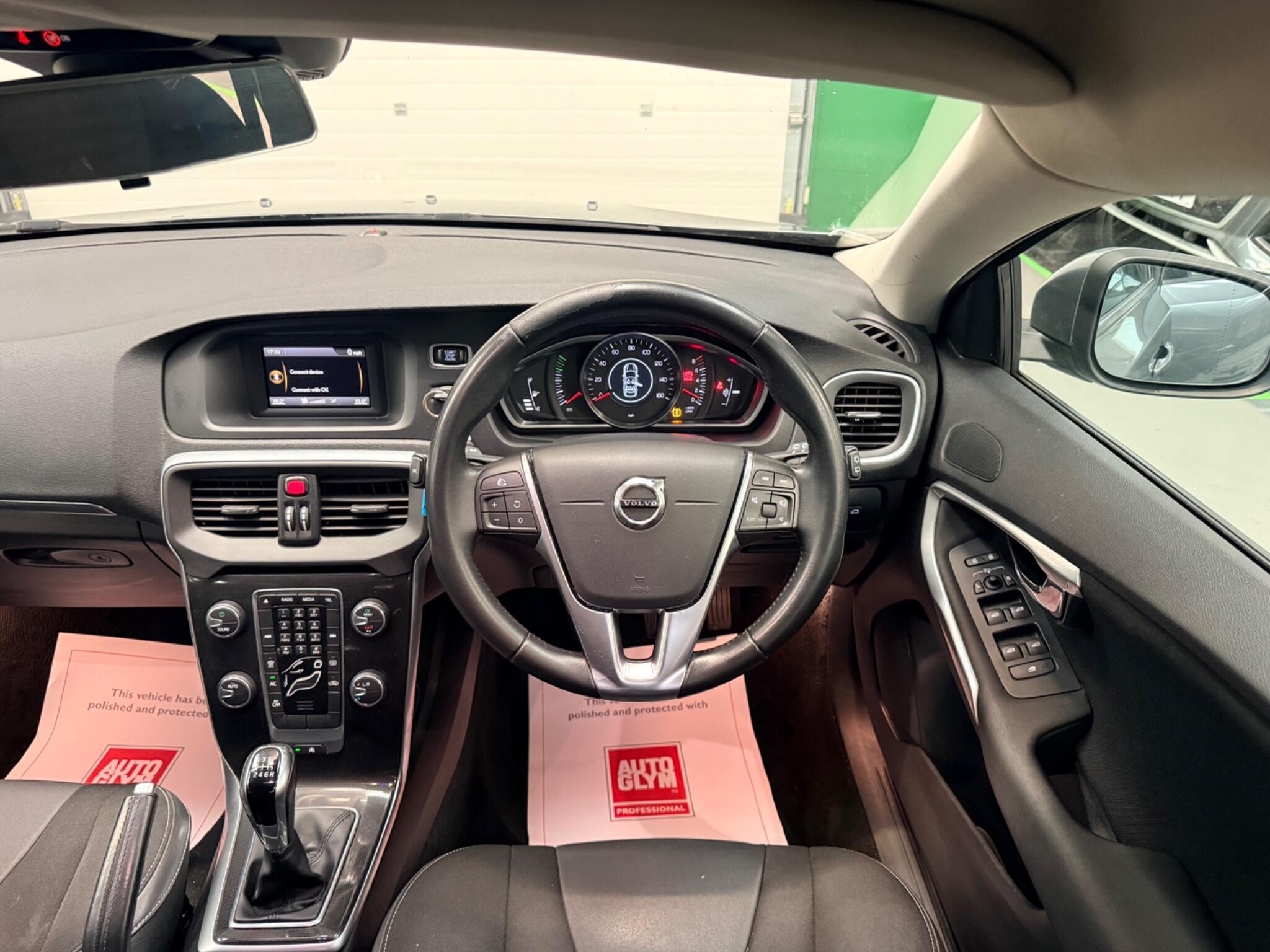 Volvo V40 view 9