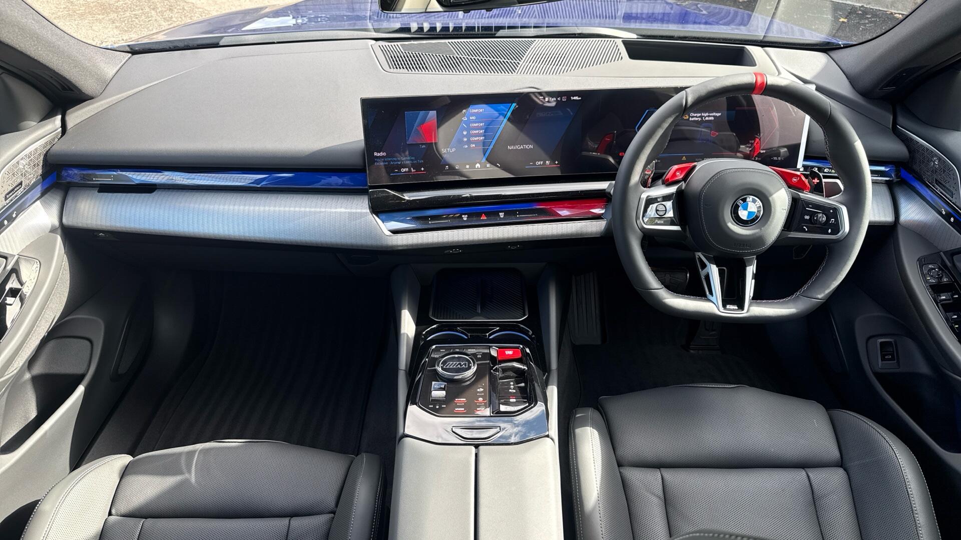 BMW M5 view 4