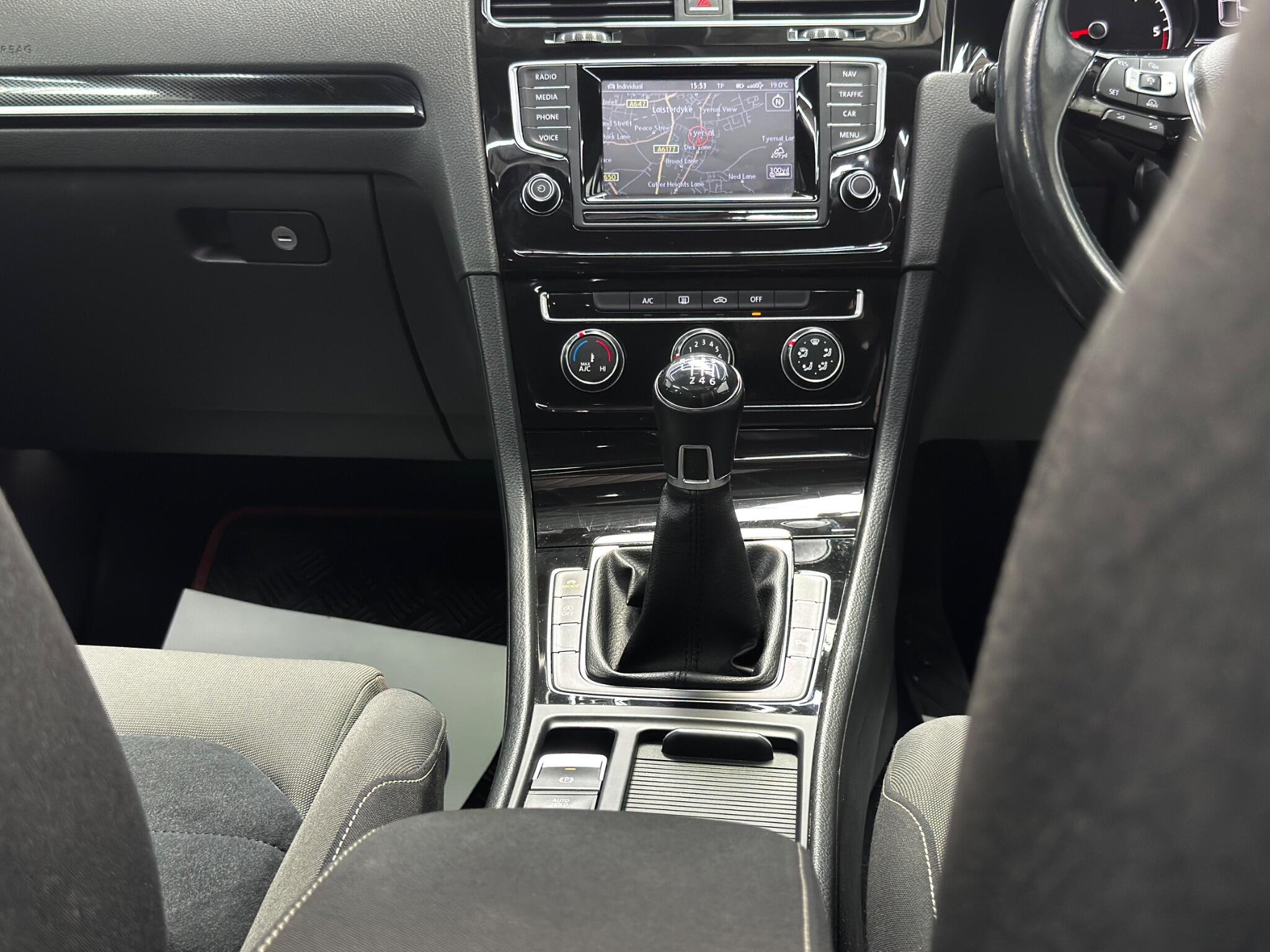 Volkswagen Golf view 18