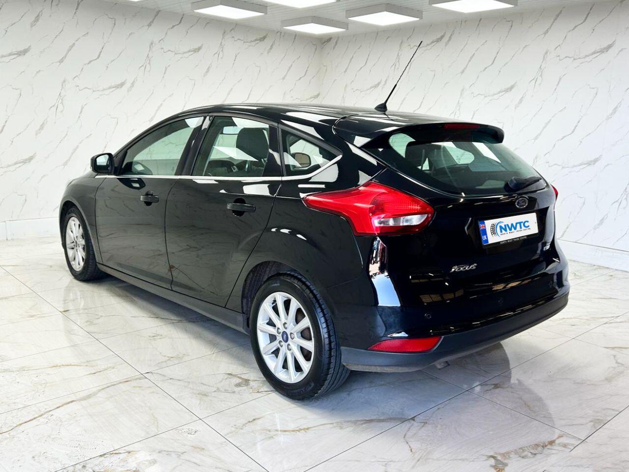 Ford Focus view 8