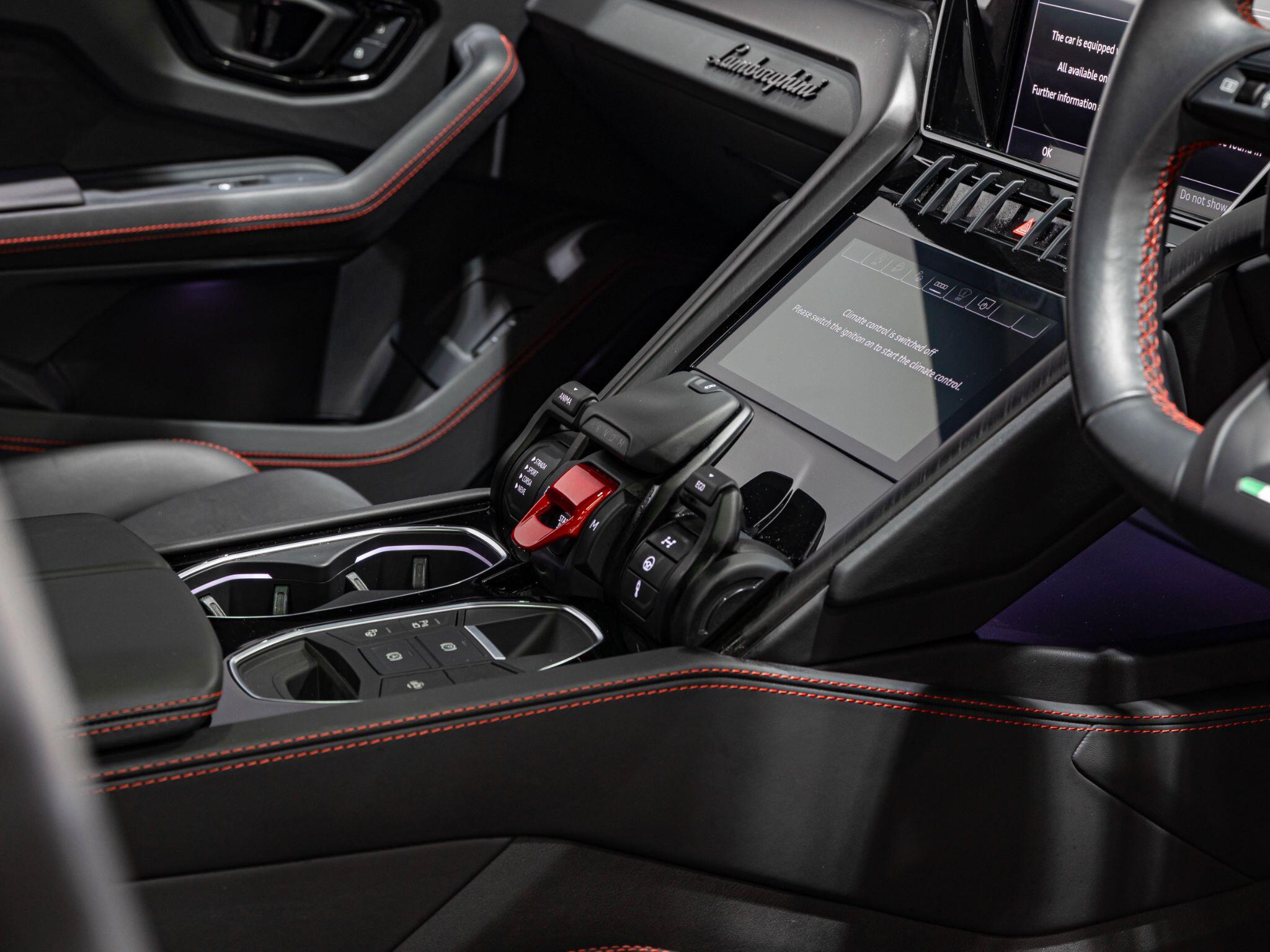 Lamborghini Urus view 20