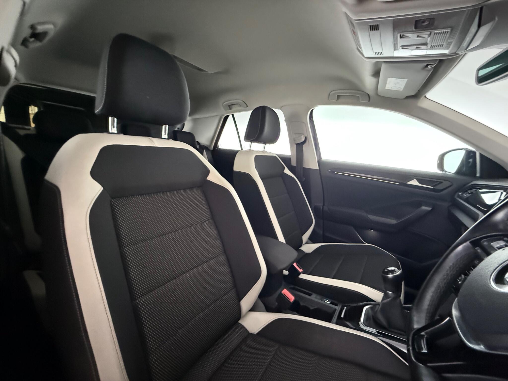 Volkswagen T-Roc view 27
