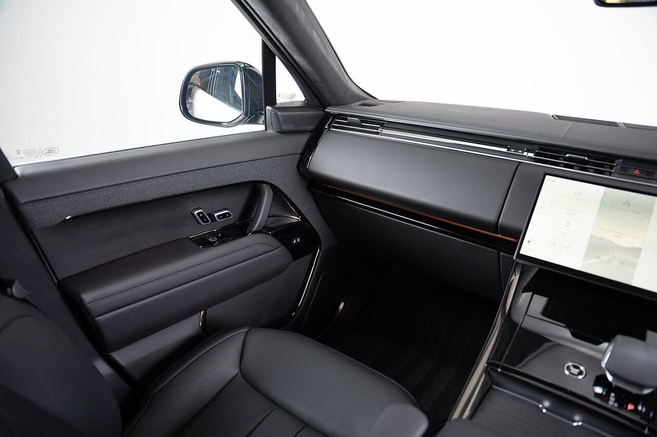 Land Rover Range Rover Sport view 36