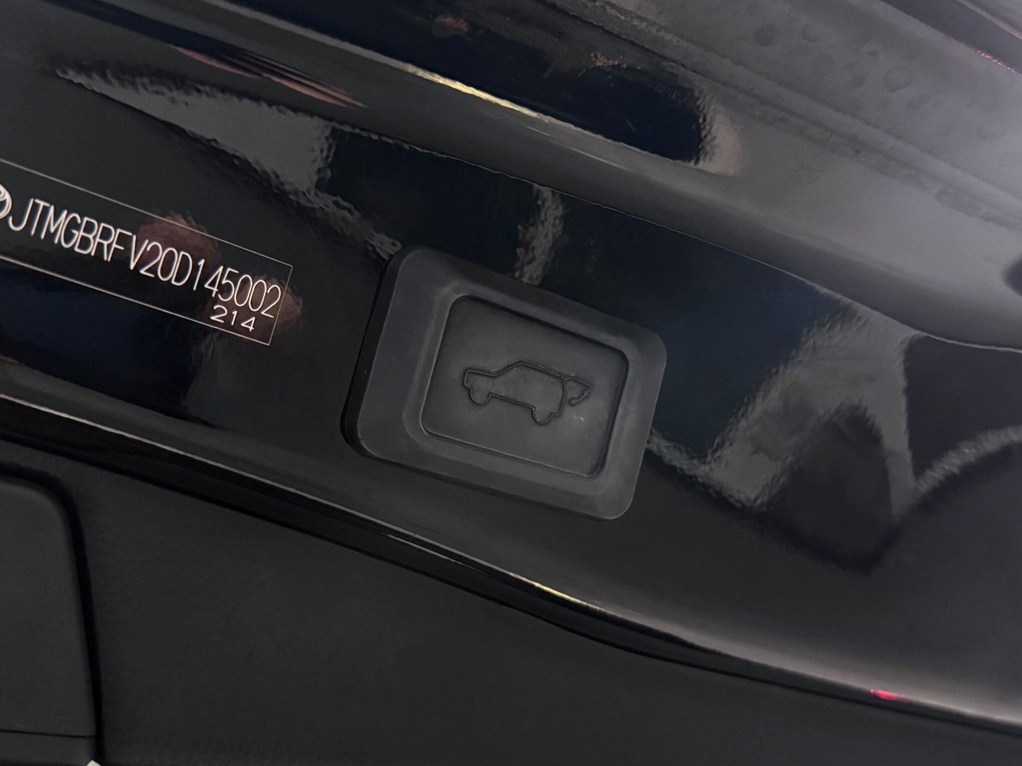 Toyota Rav4 view 8