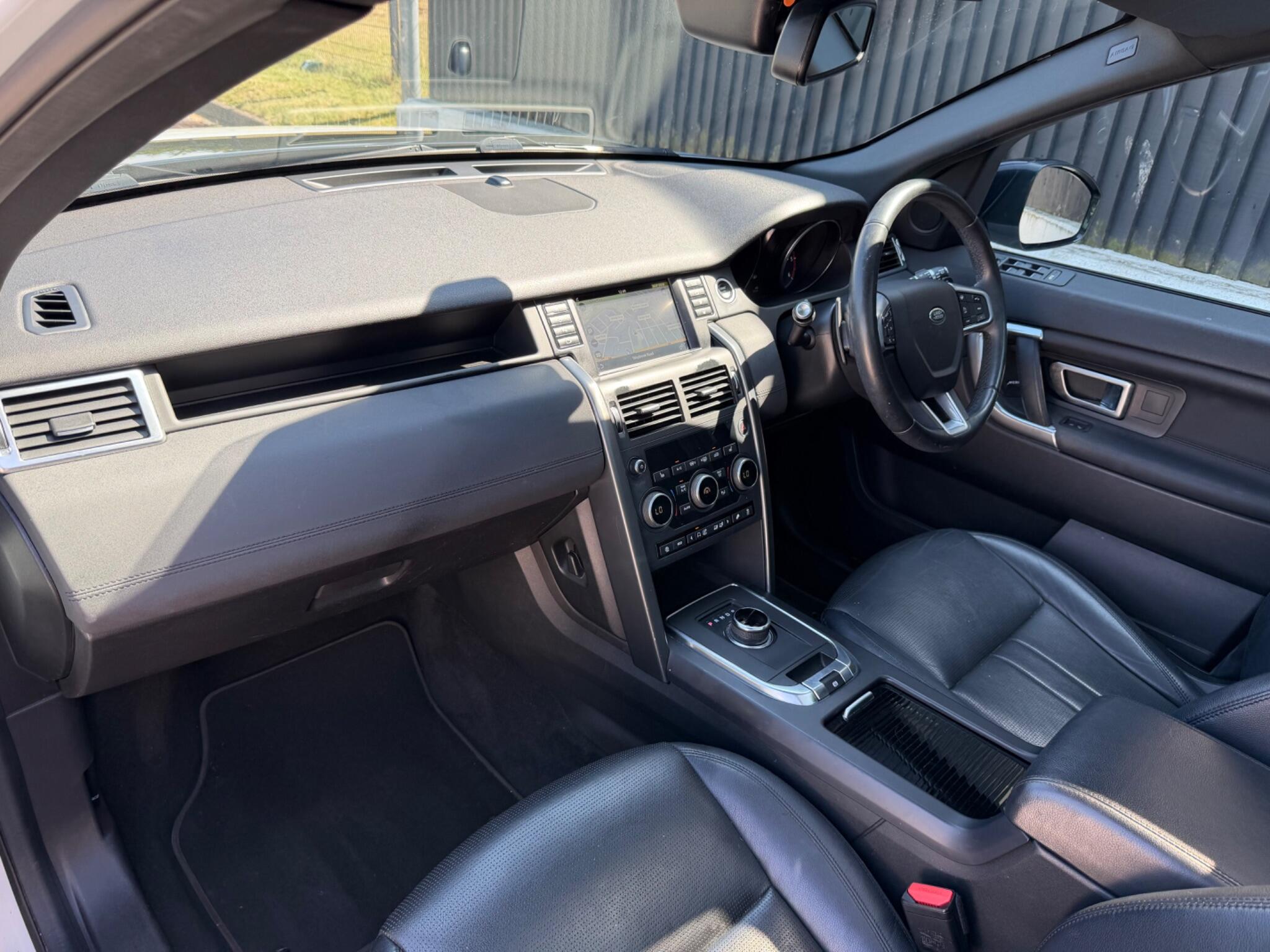 Land Rover Discovery Sport view 12
