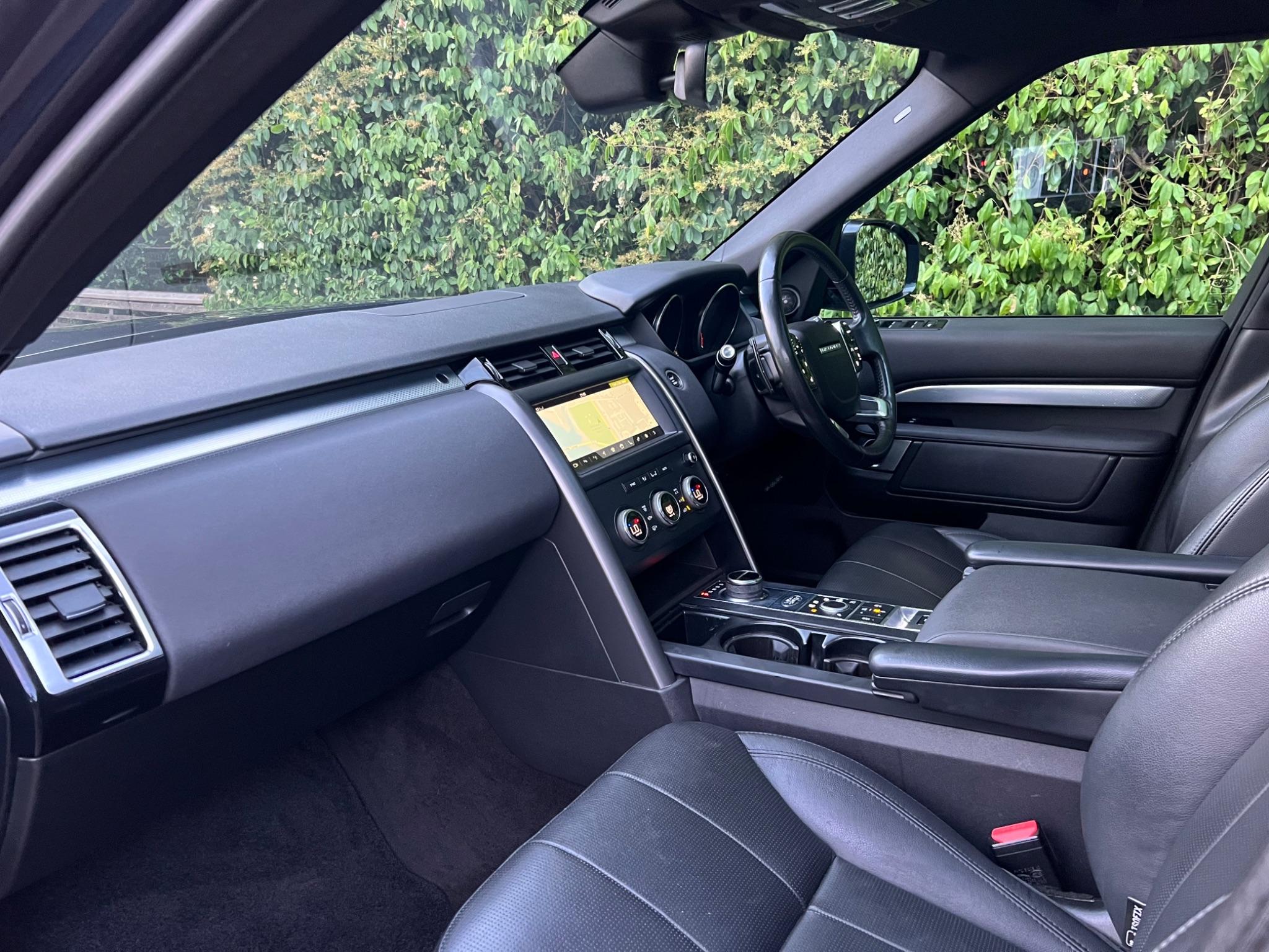 Land Rover Discovery view 15