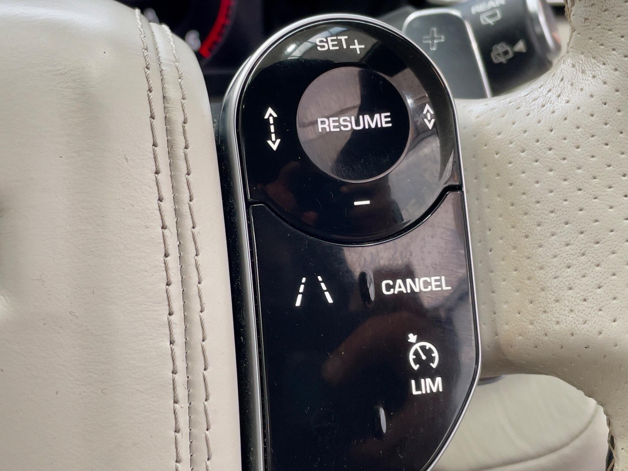 Land Rover Range Rover Velar view 60