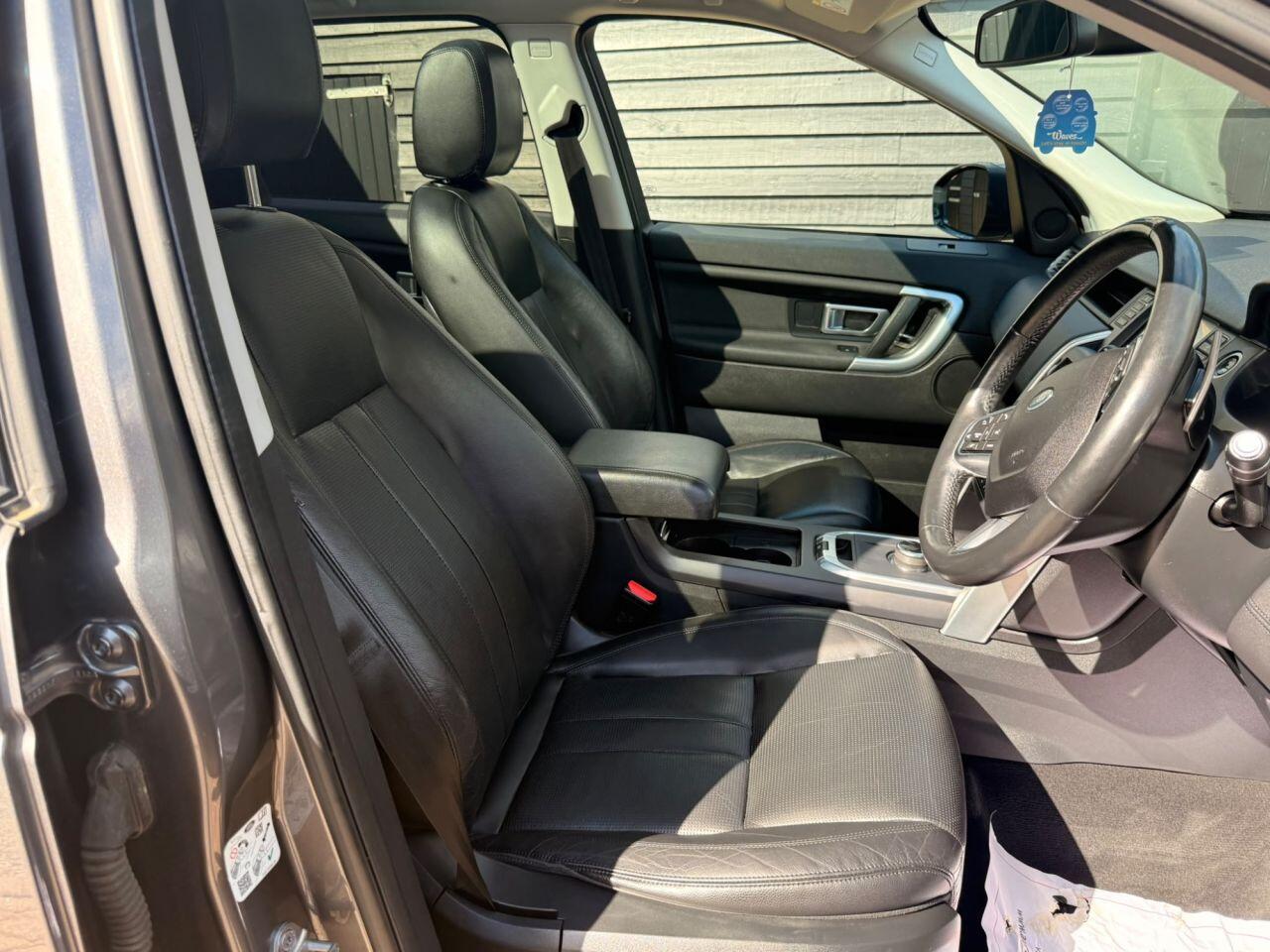 Land Rover Discovery Sport view 9