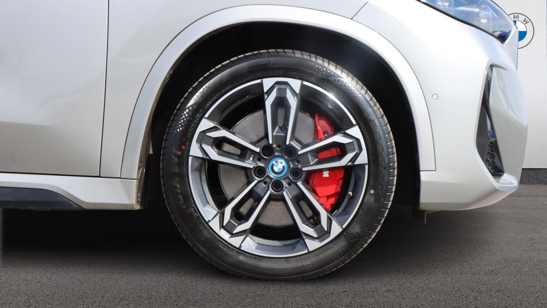 BMW Ix1 view 14