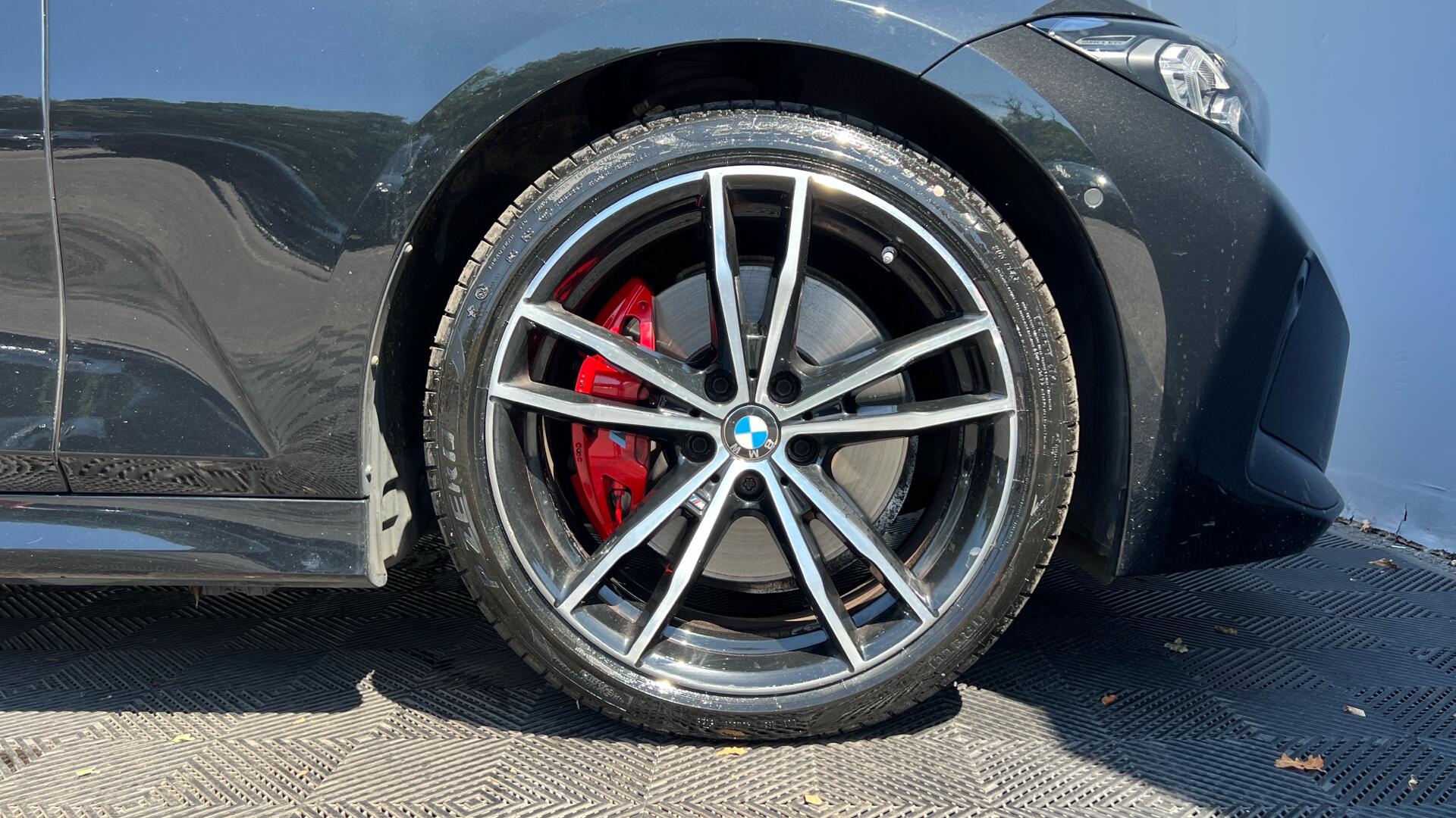 BMW 3 Series view 14